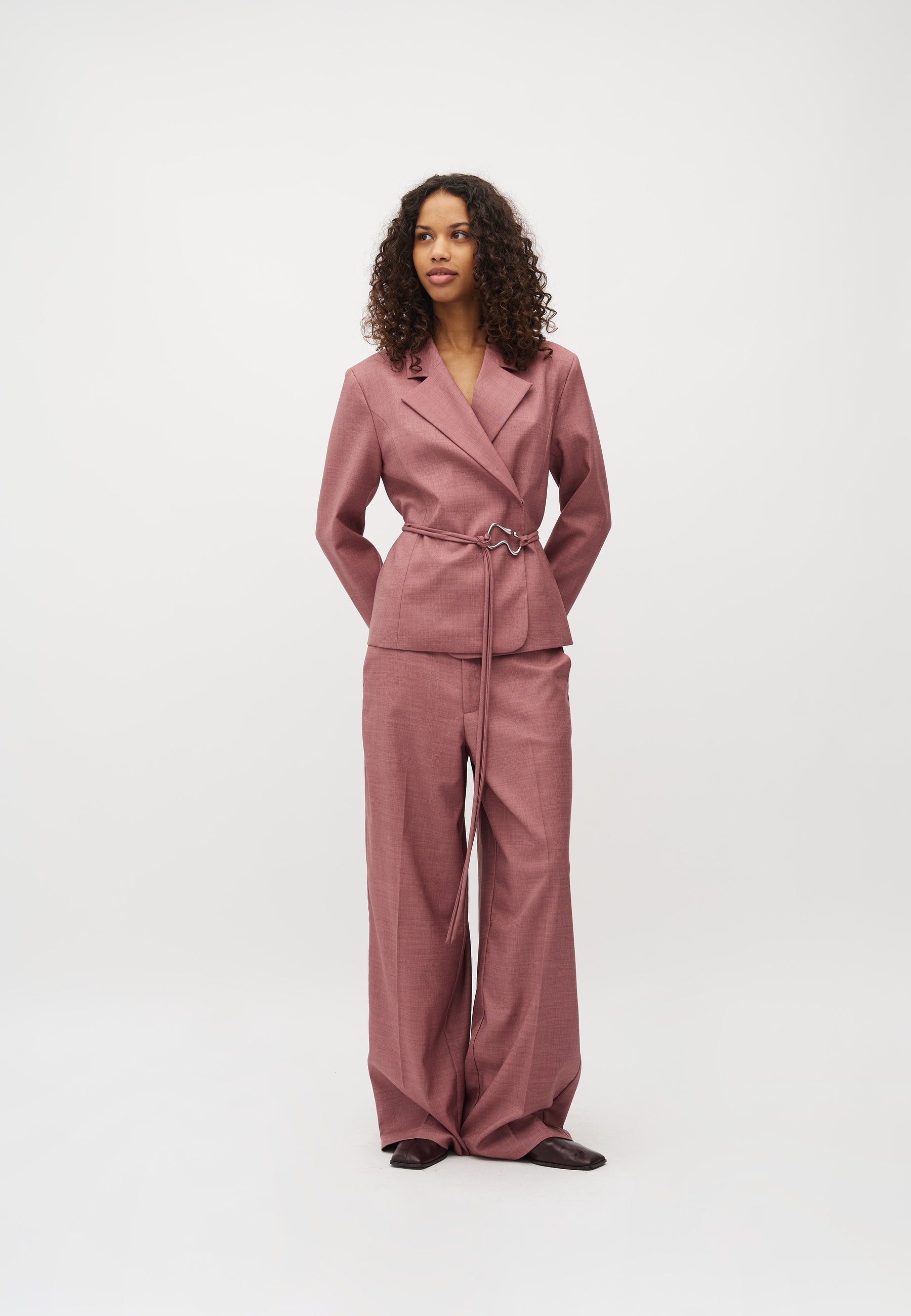 Ivia-M_Rose Brown Melange_Model_1