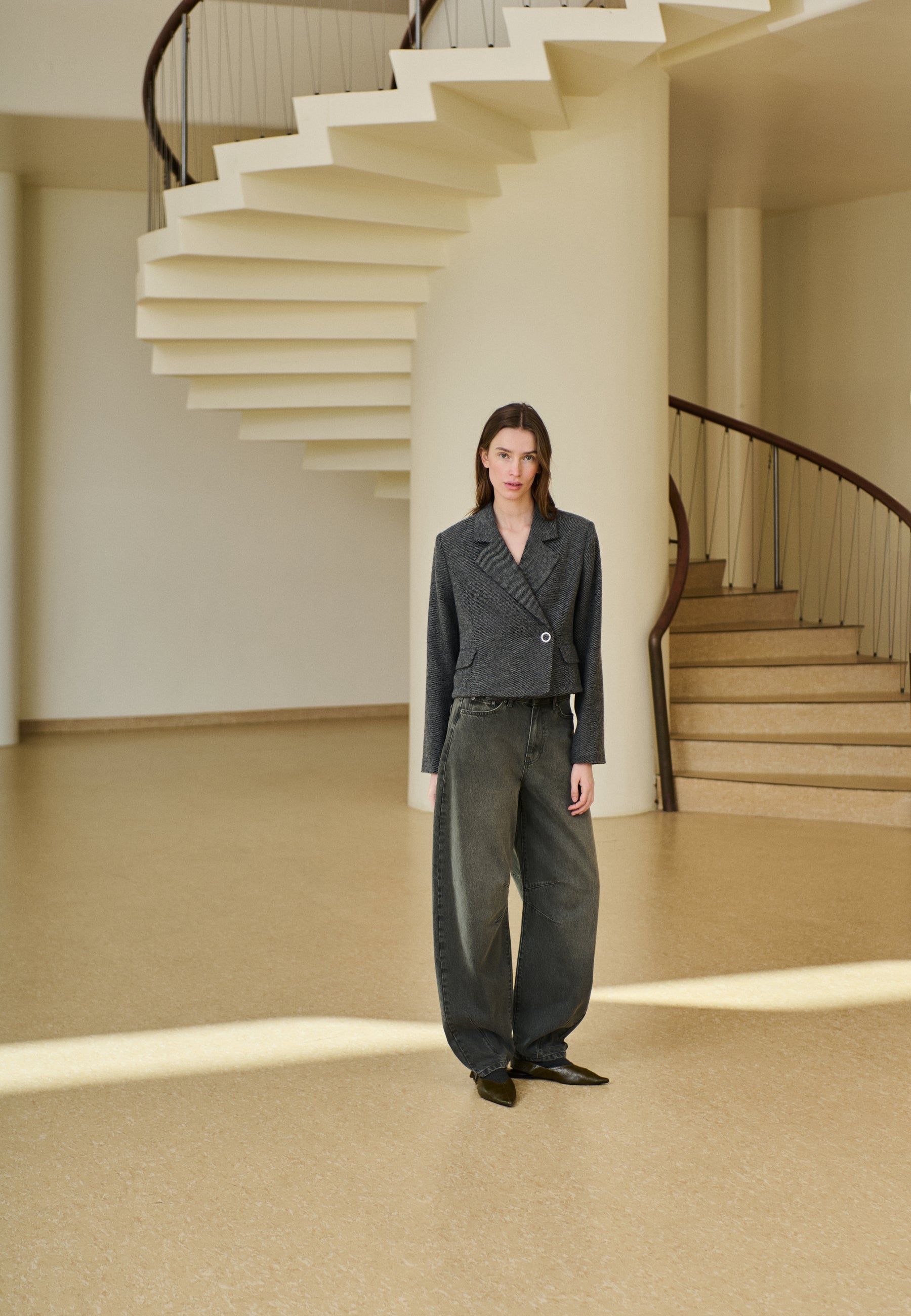 Iva-M_Black Twill_Image_0