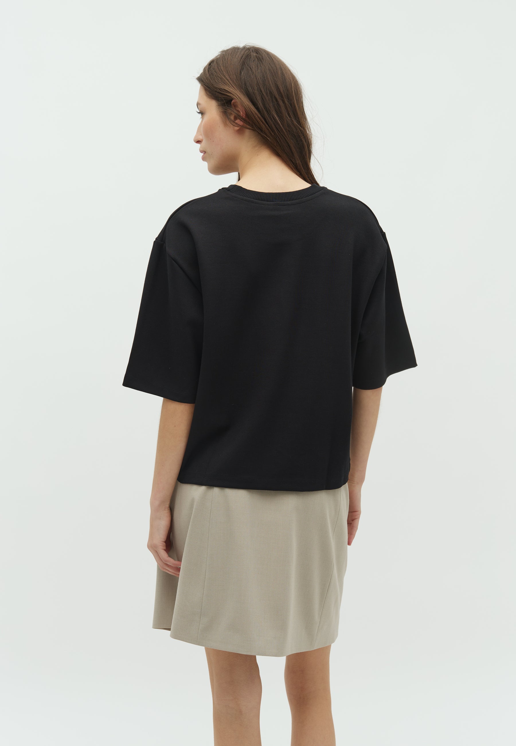 Emrys-M_Black_Model_2