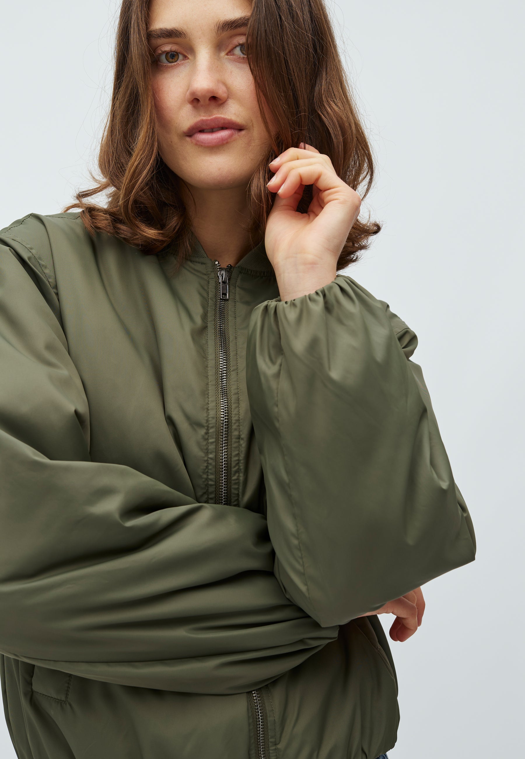 Michi-M_Dusty Olive_Model_3
