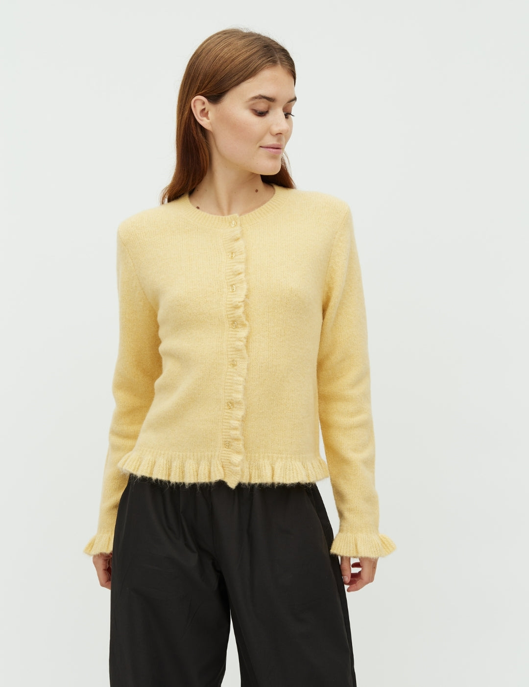 Celandia-M_Butter Yellow_Model_1