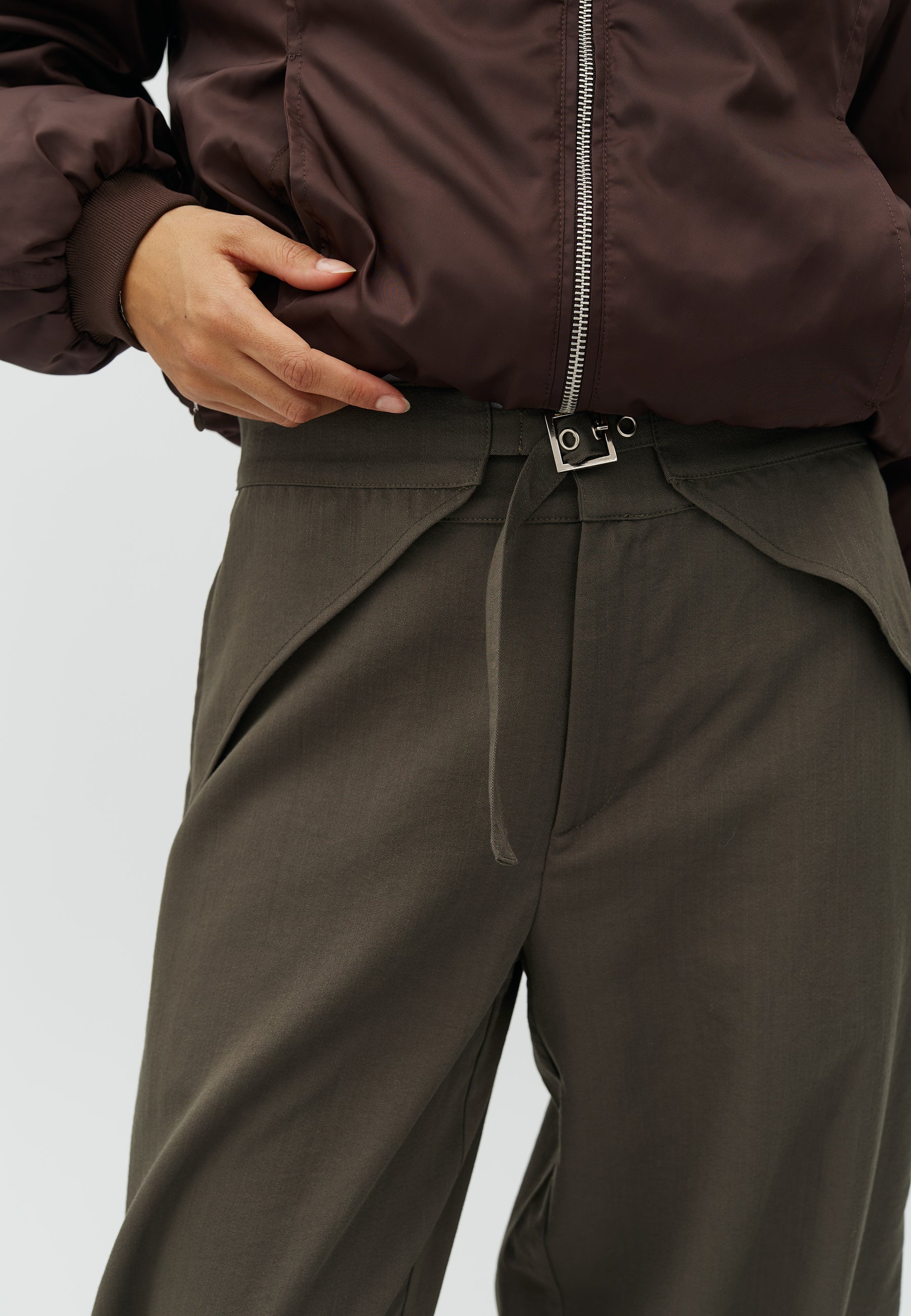 Pija tie-M_Grey Green_Model_2