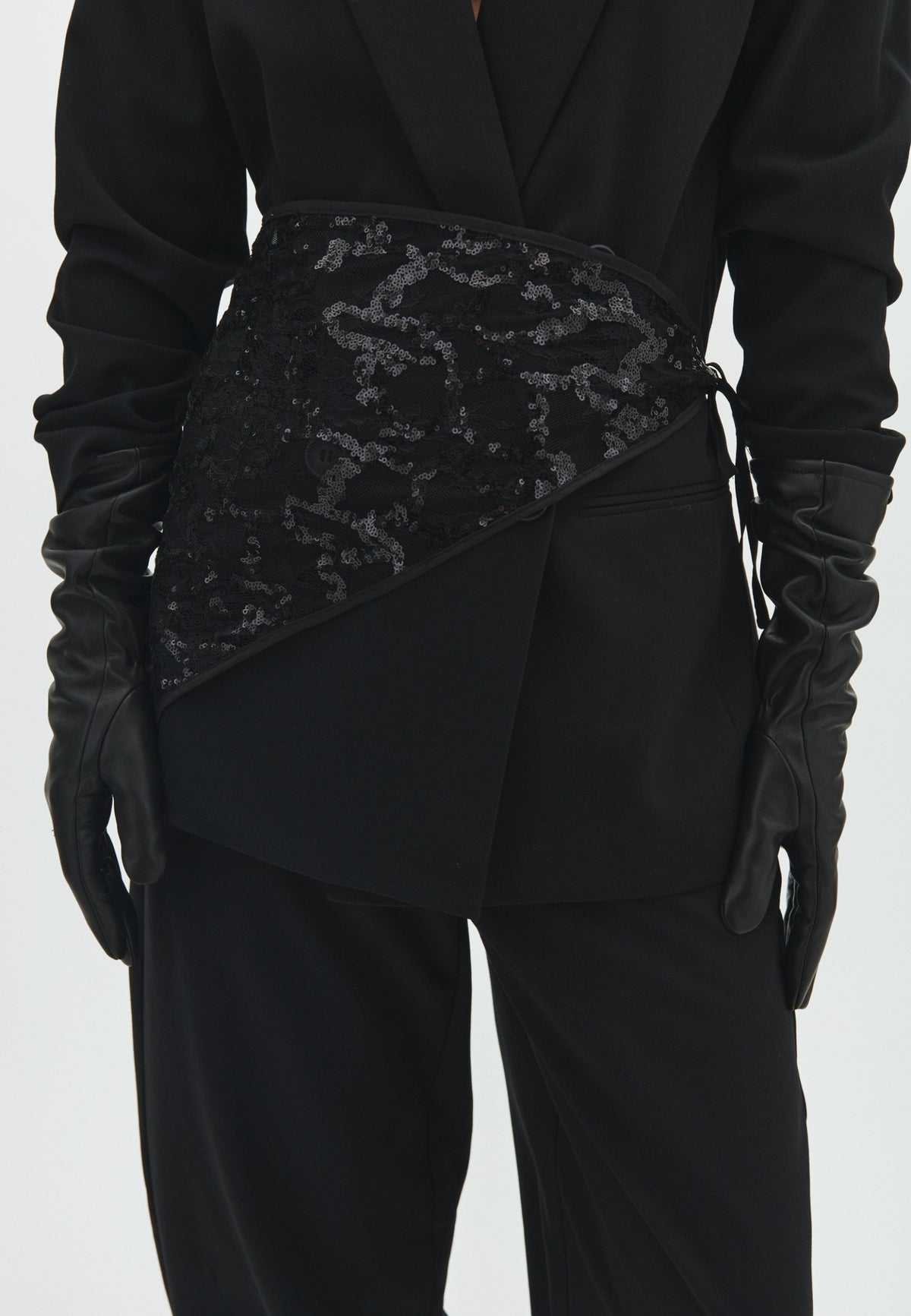 Scarfira-M_Black_Model_1