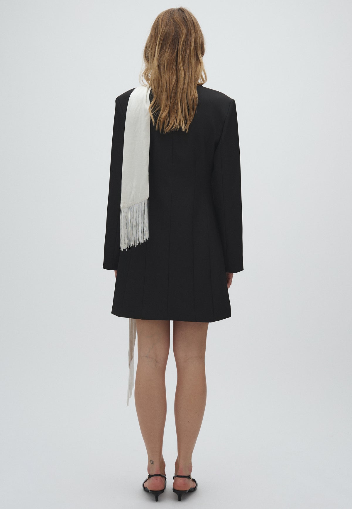 Mavie-M_Black_Model_4