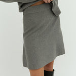 Folami-M_Medium Grey Melange_Model_2
