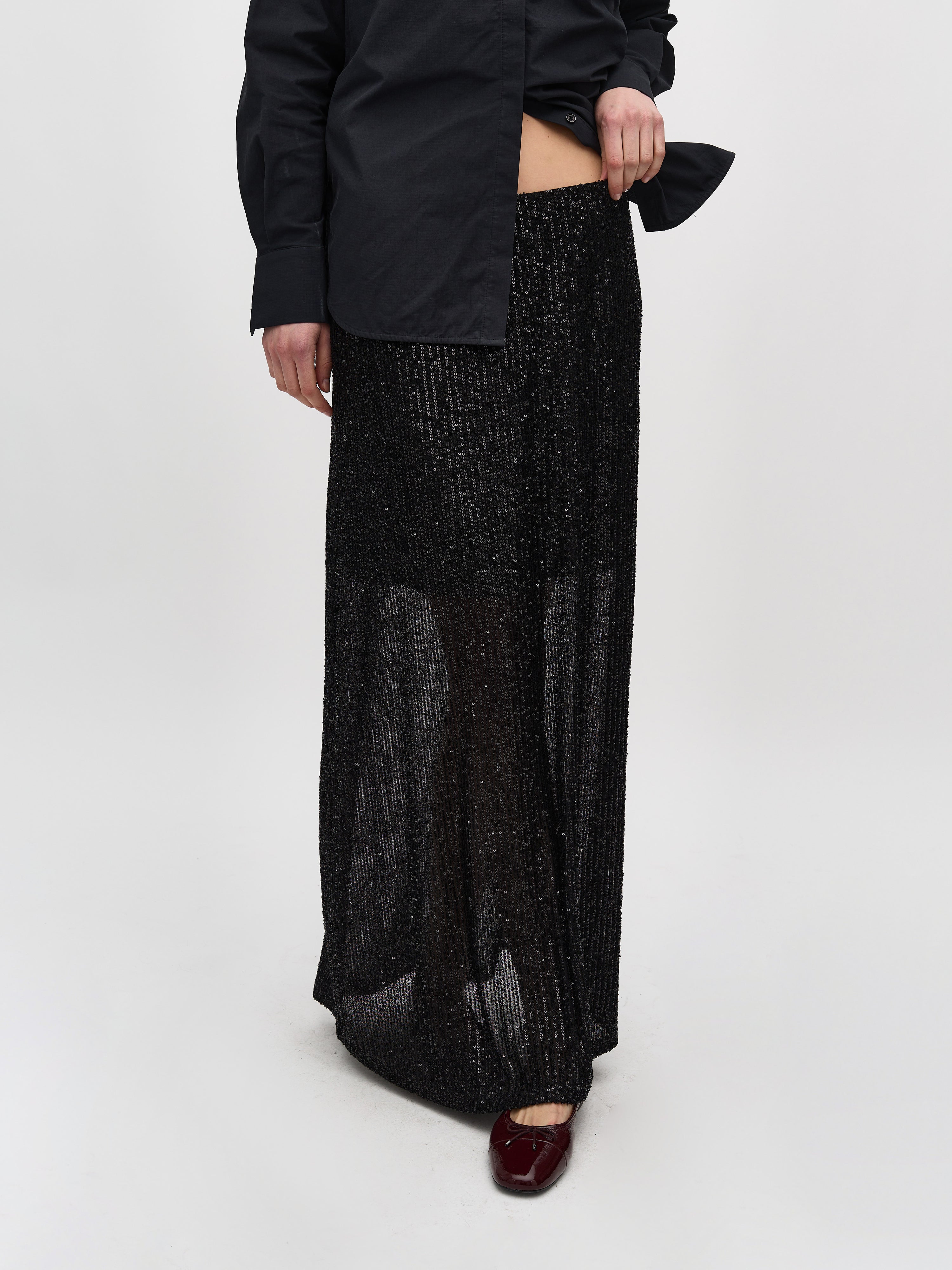 Mailily-M_Black_Model_0