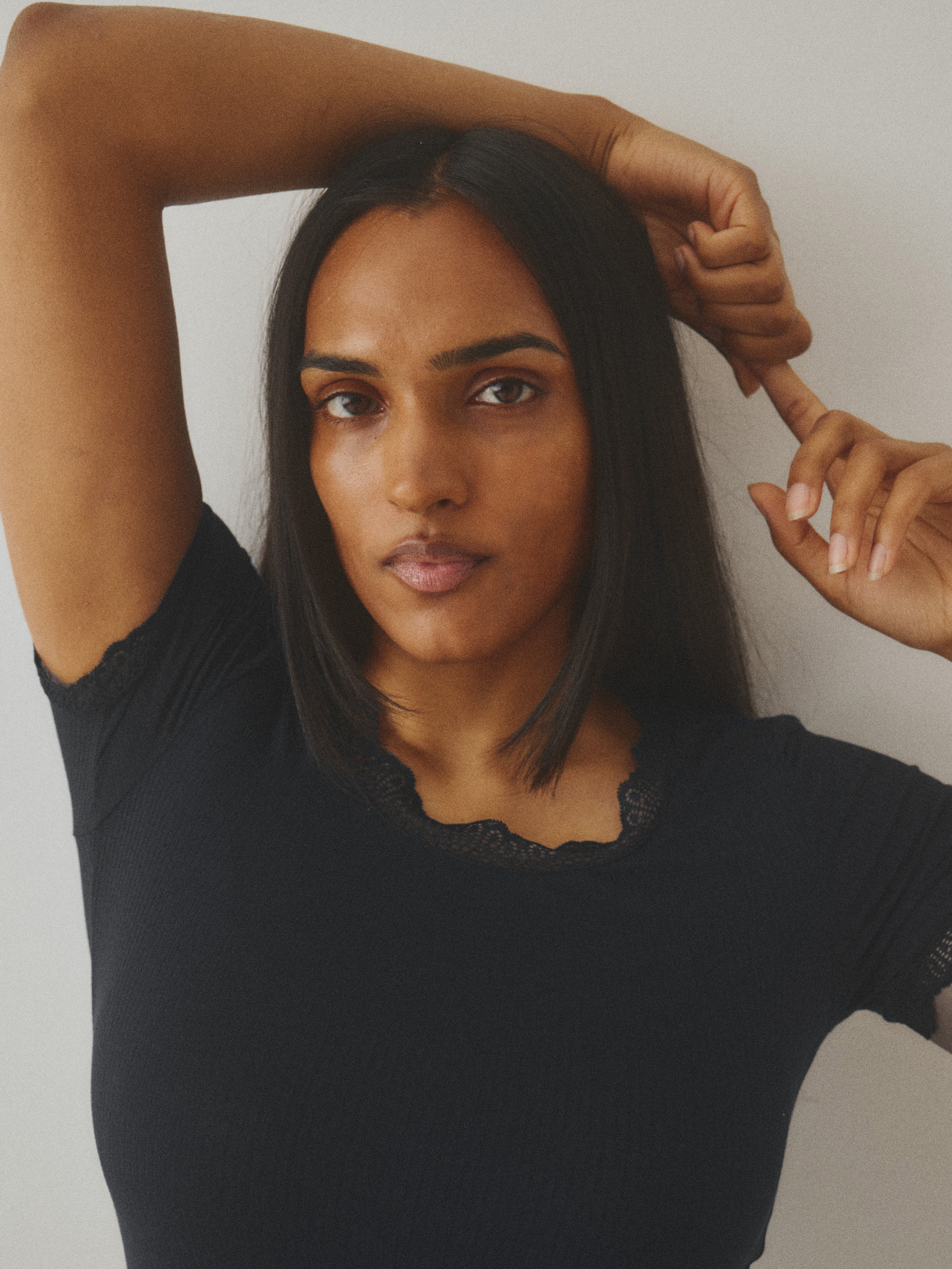 Emera-M_Black_Image_0