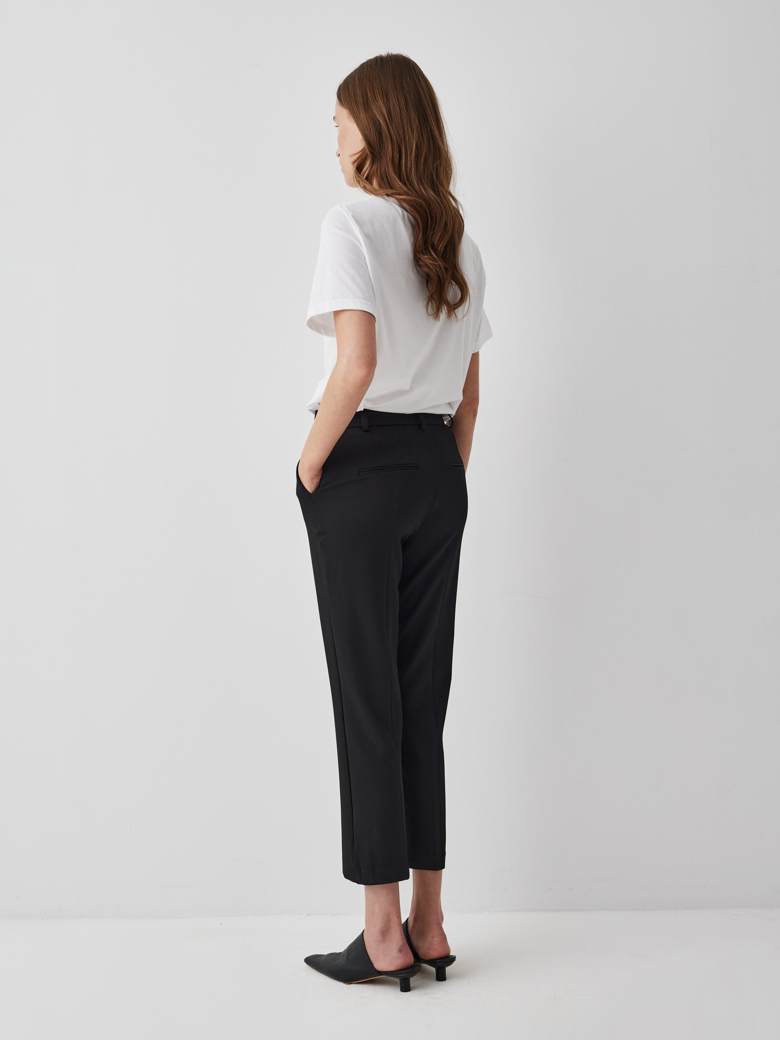 Maiianne-M_Black_Model_