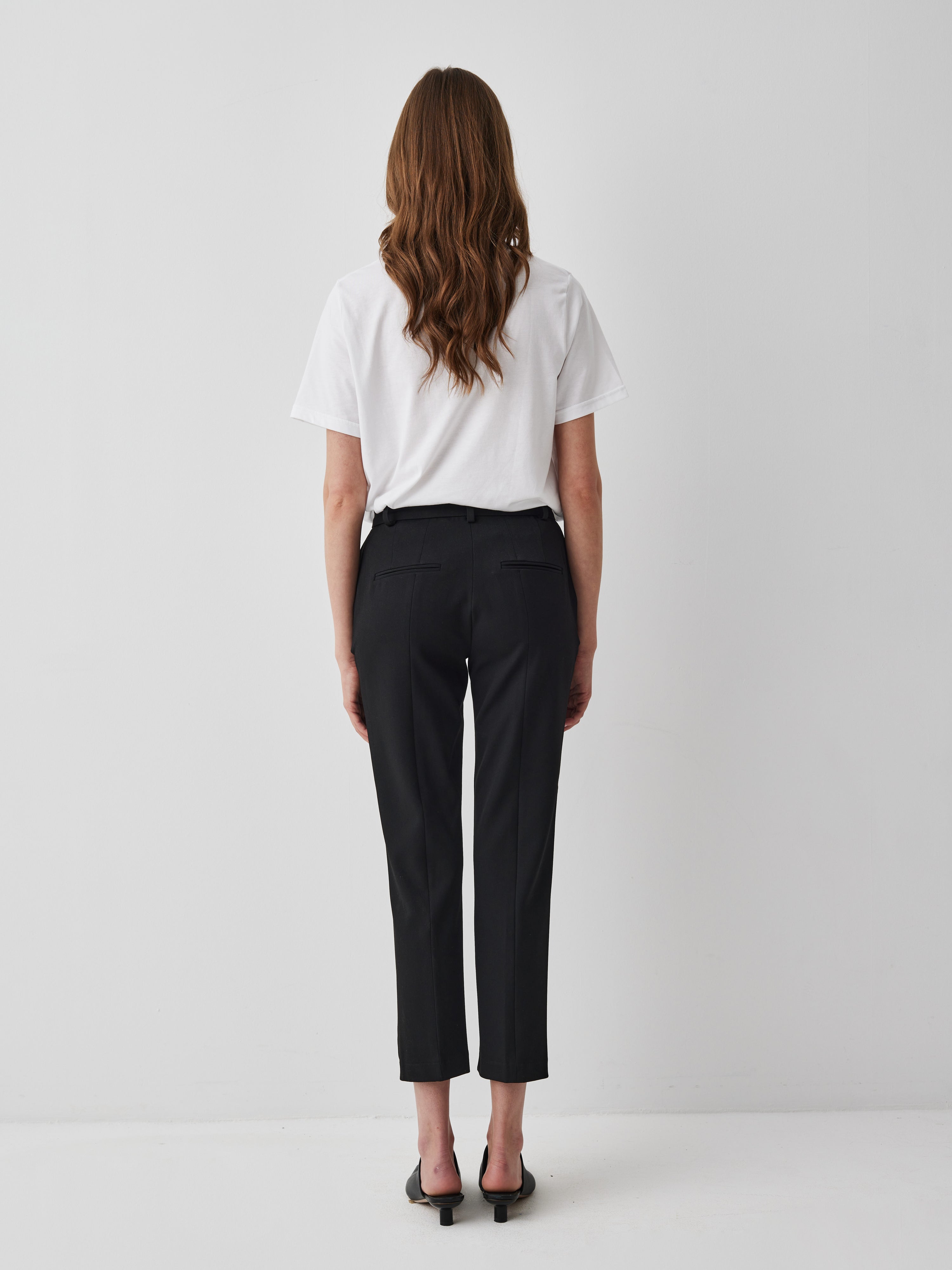 Maiianne-M_Black_Model_