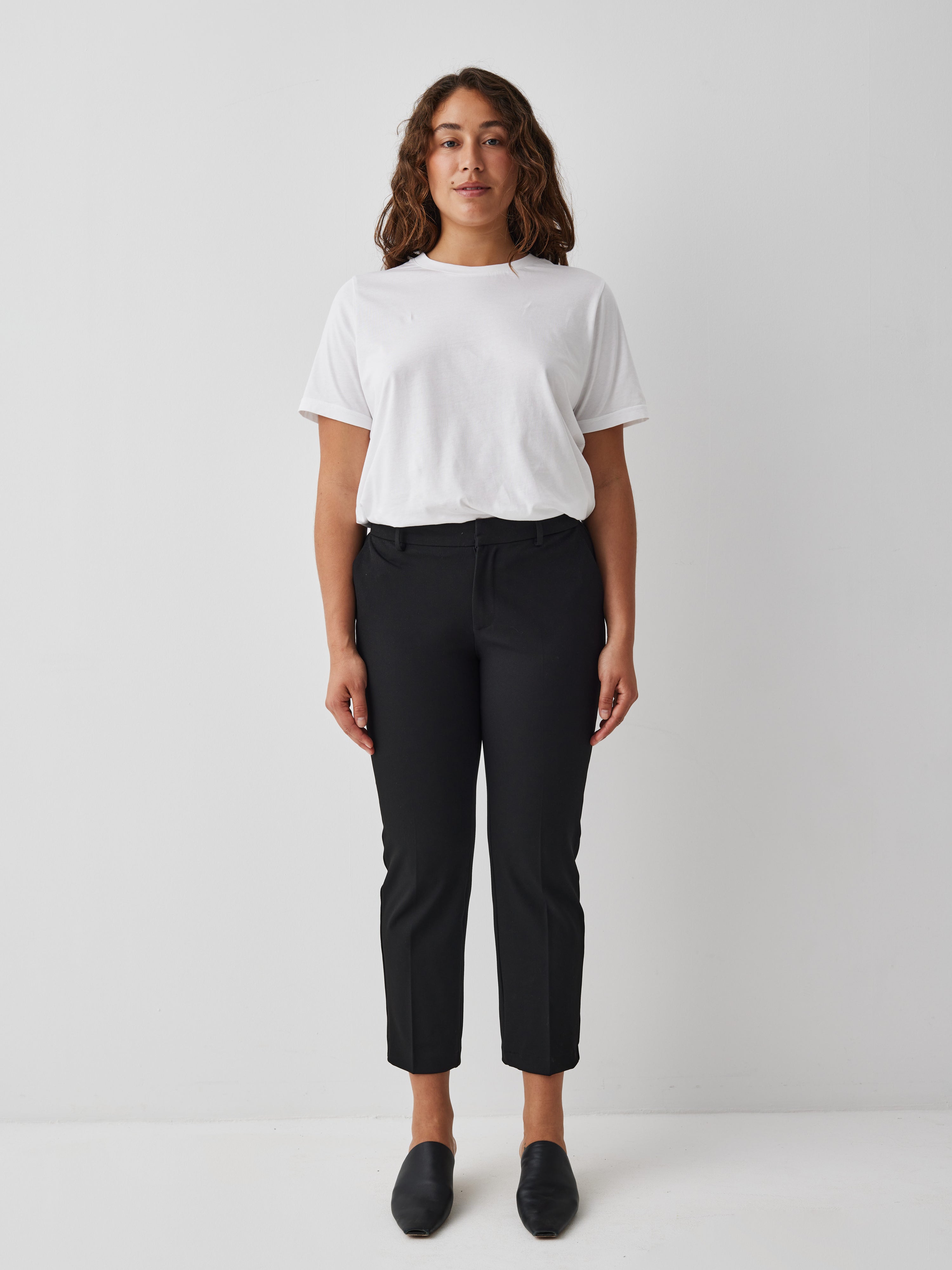 Maiianne-M_Black_Model_