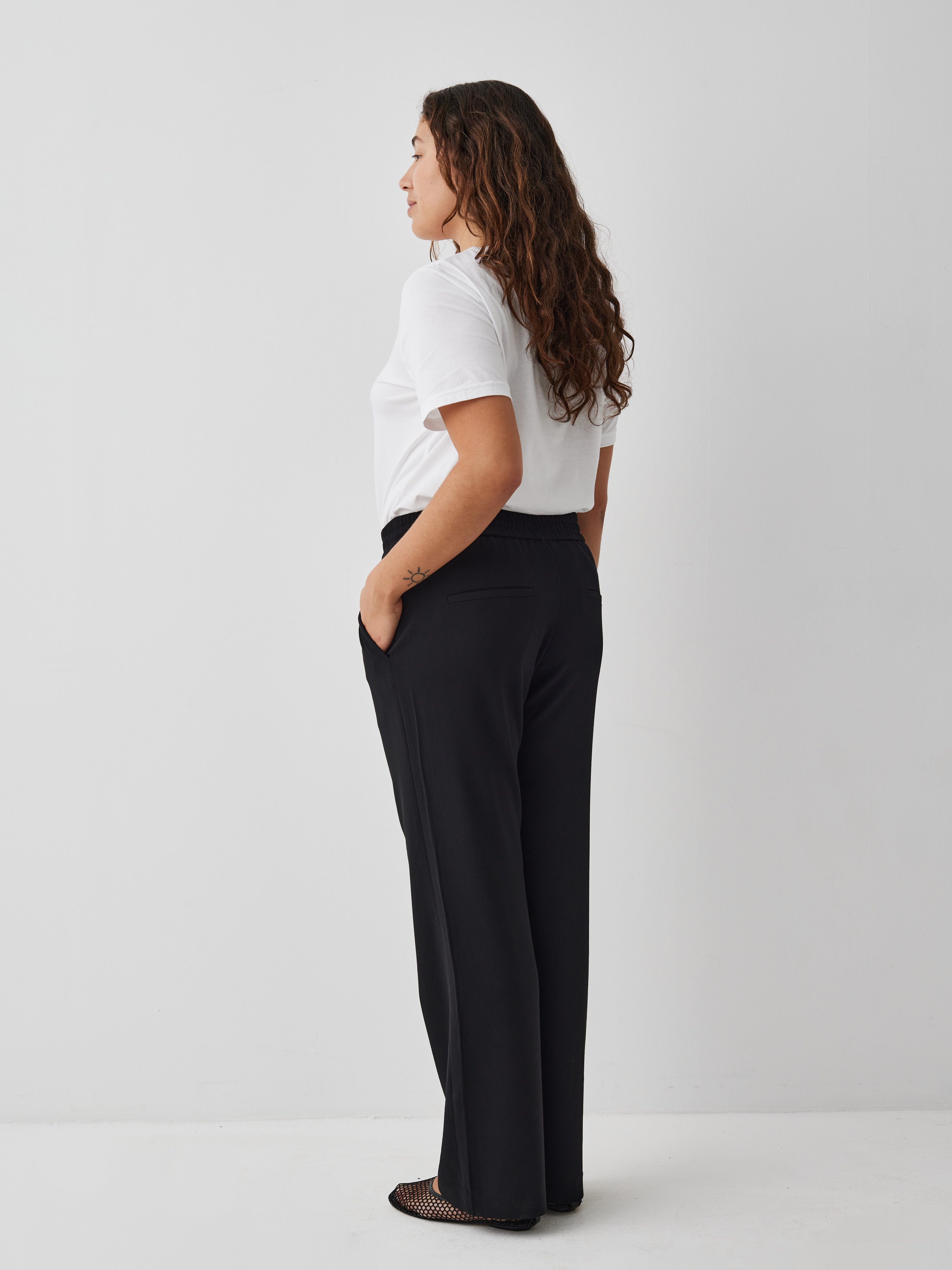 Phillipa_Black_Model_