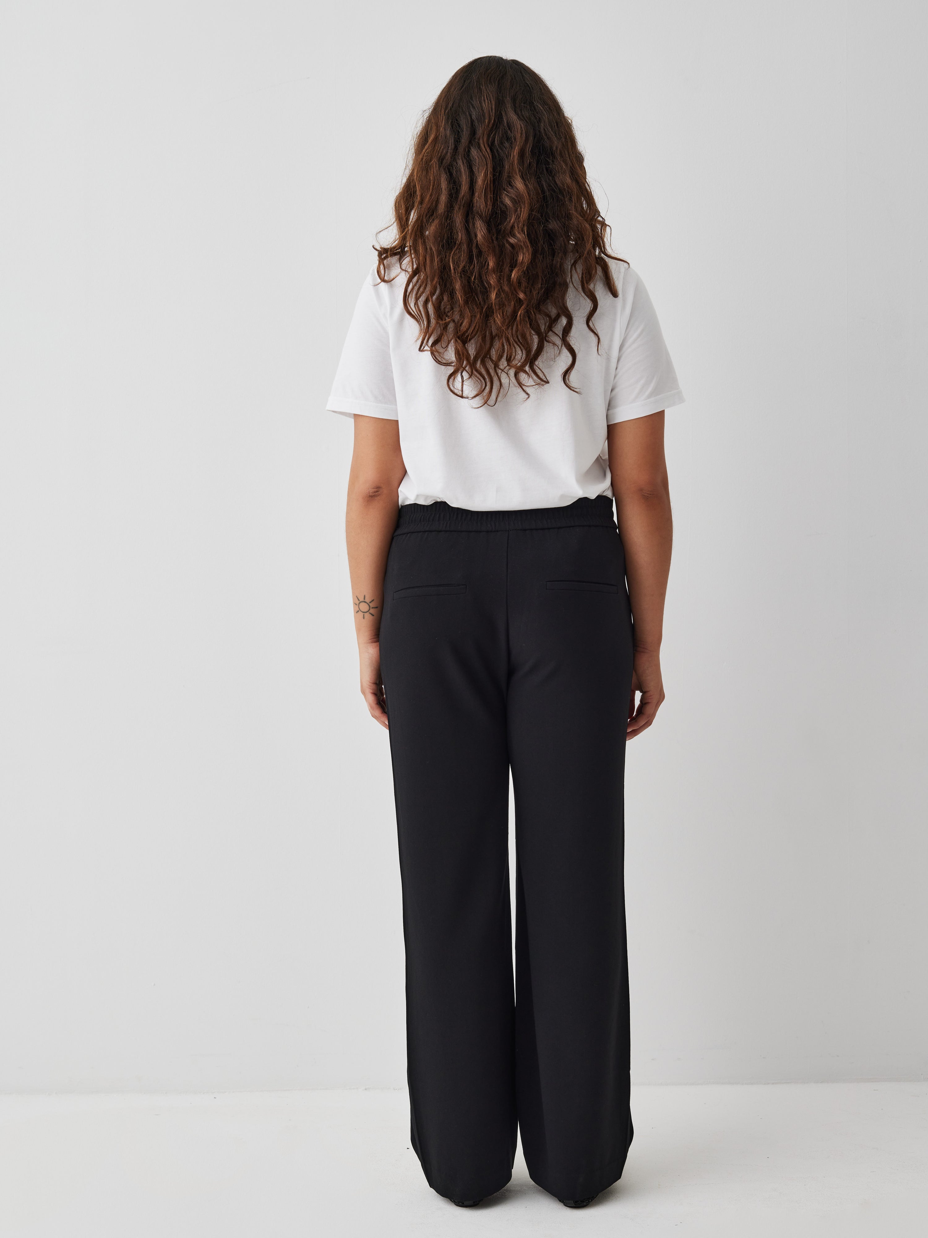 Phillipa_Black_Model_