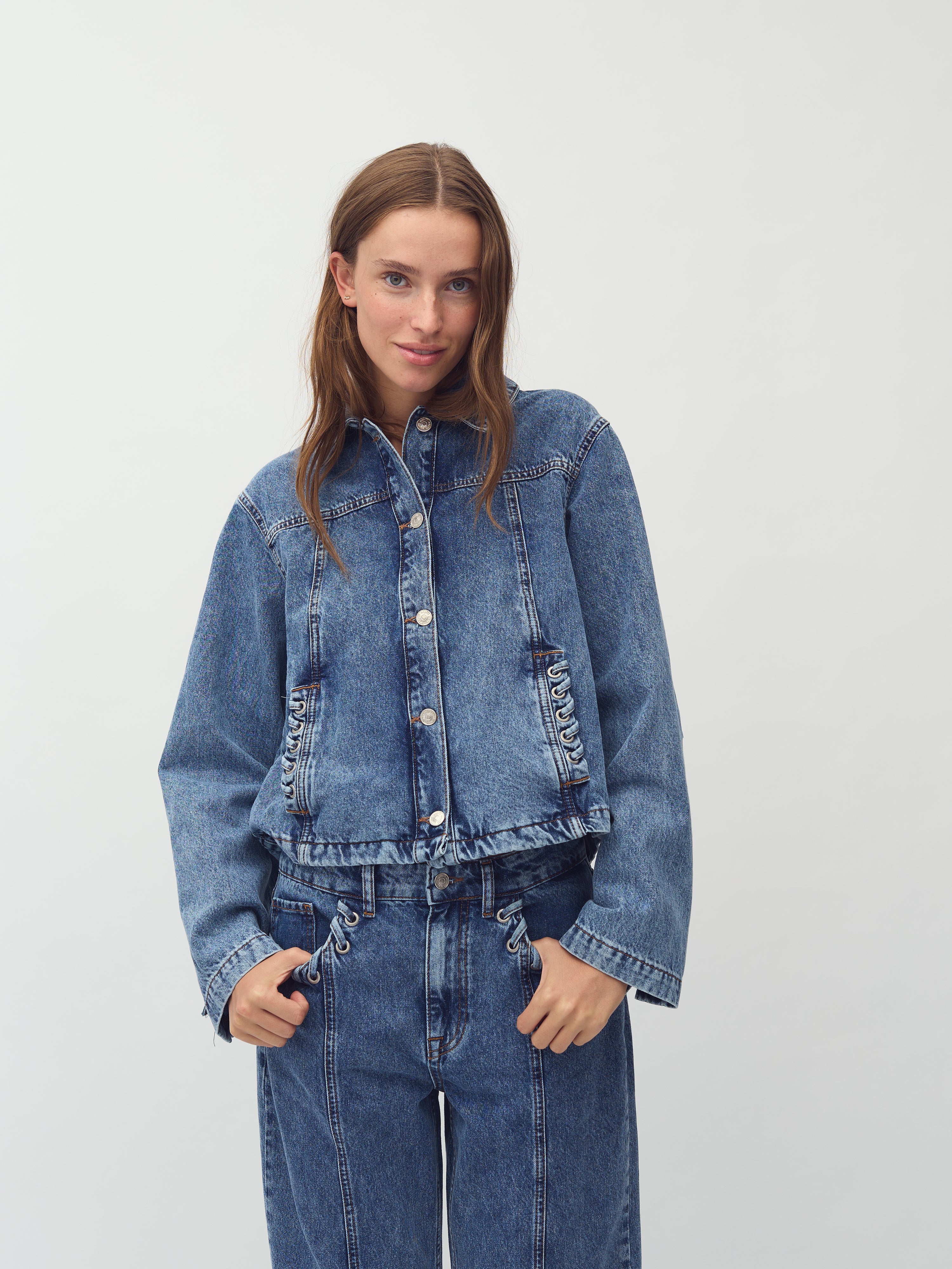 Zolan-M_Mid Blue Vintage_Model_