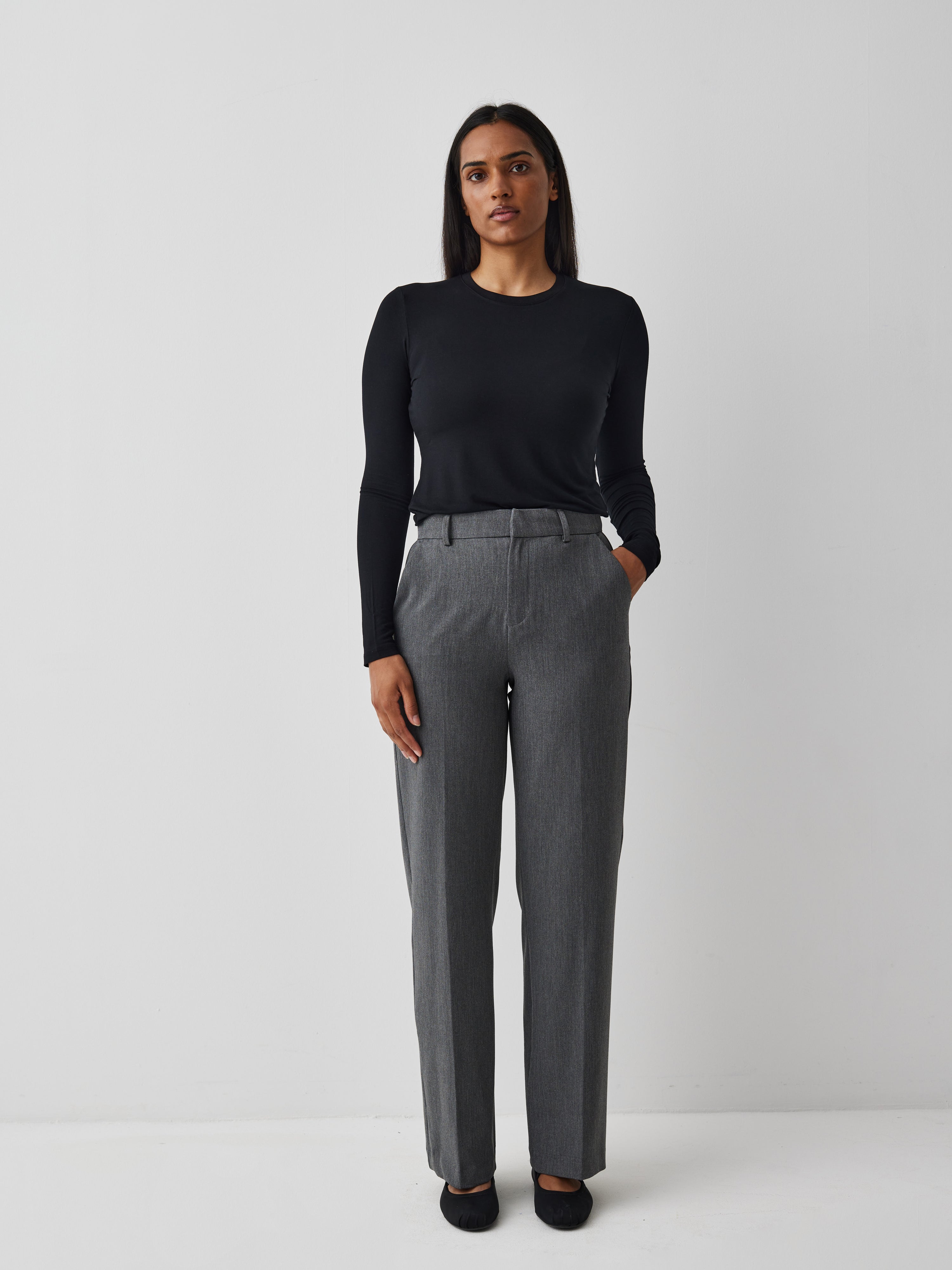 Lucy-M_Medium Melange_Model_