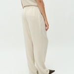 Emmett-M_Natural Beige_Model_2