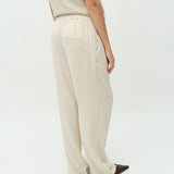 Emmett-M_Natural Beige_Model_2