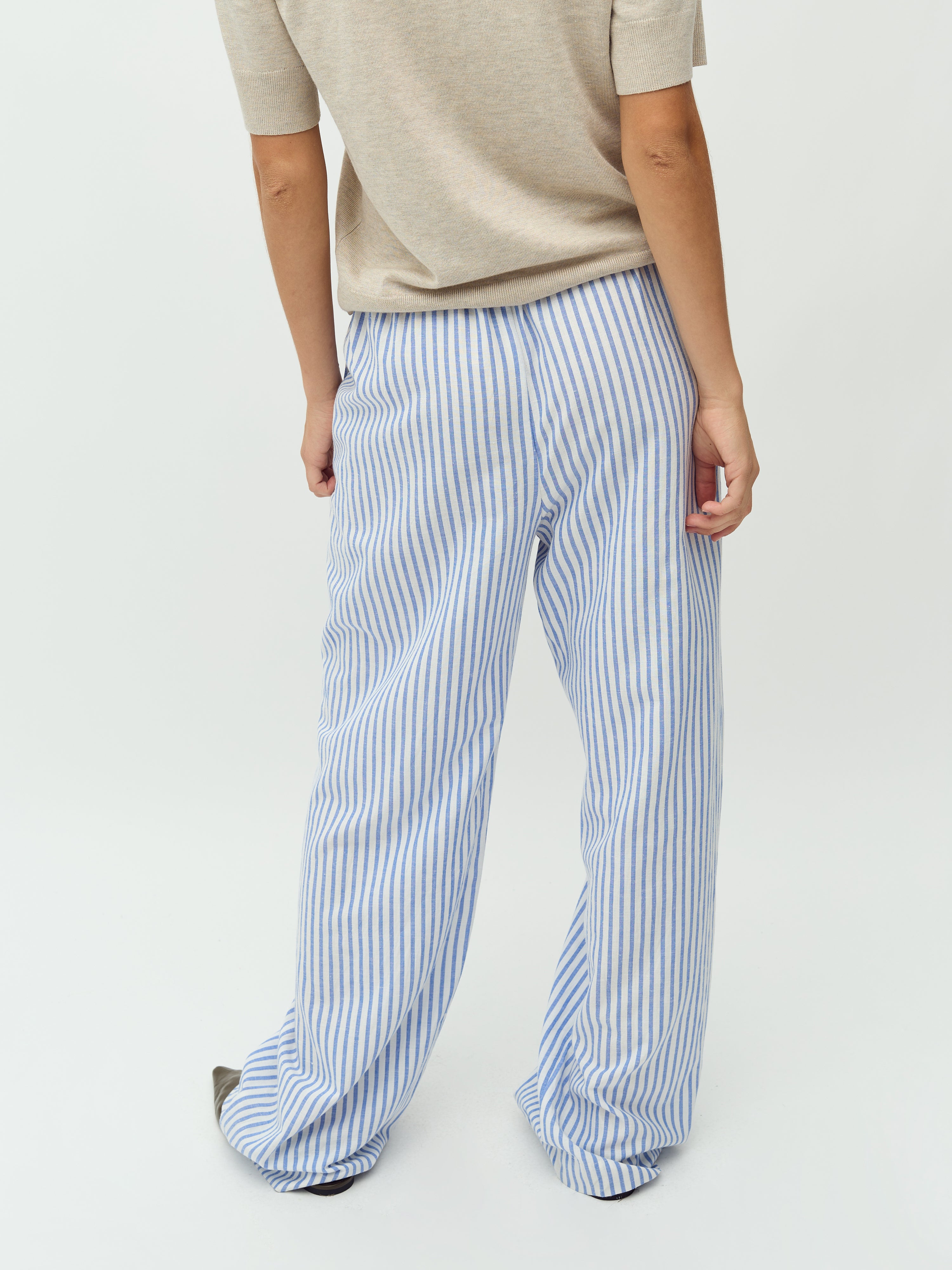 Grasielle-M_Ultramarine stripe_Model_2