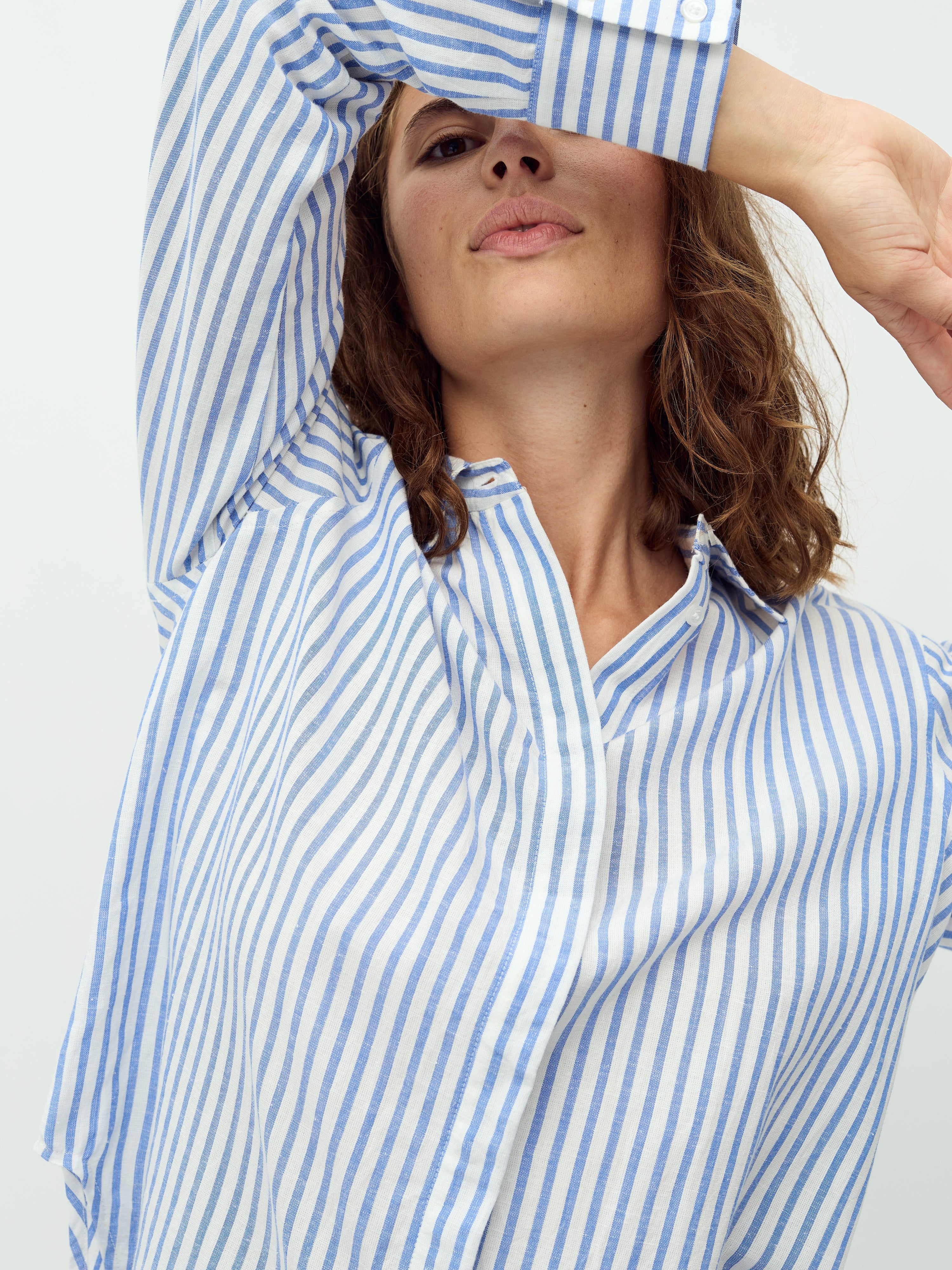 Dalinna-M_Ultramarine stripe_Model_3