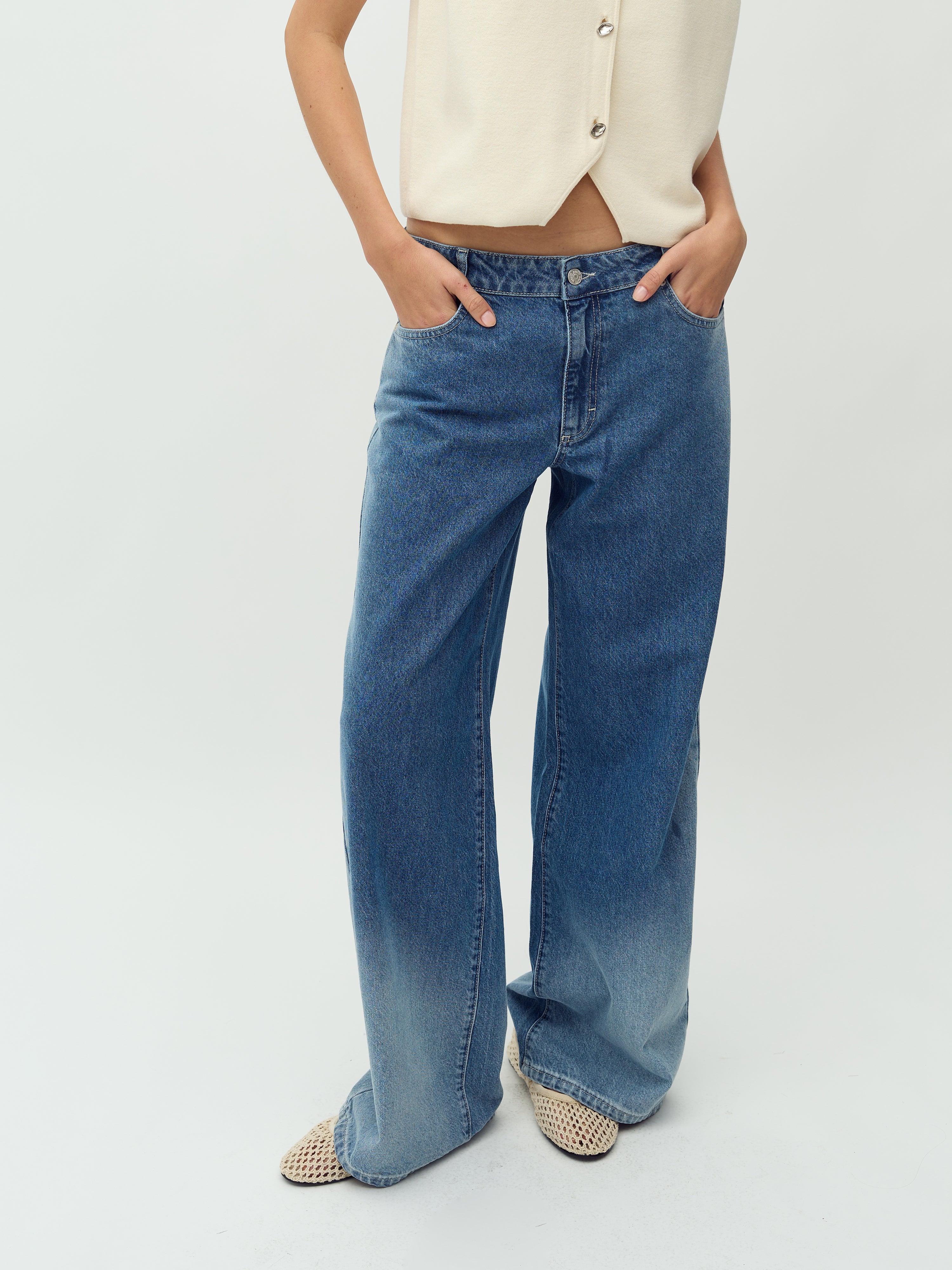 Pyras-M_Fading Denim Wash_Model_2