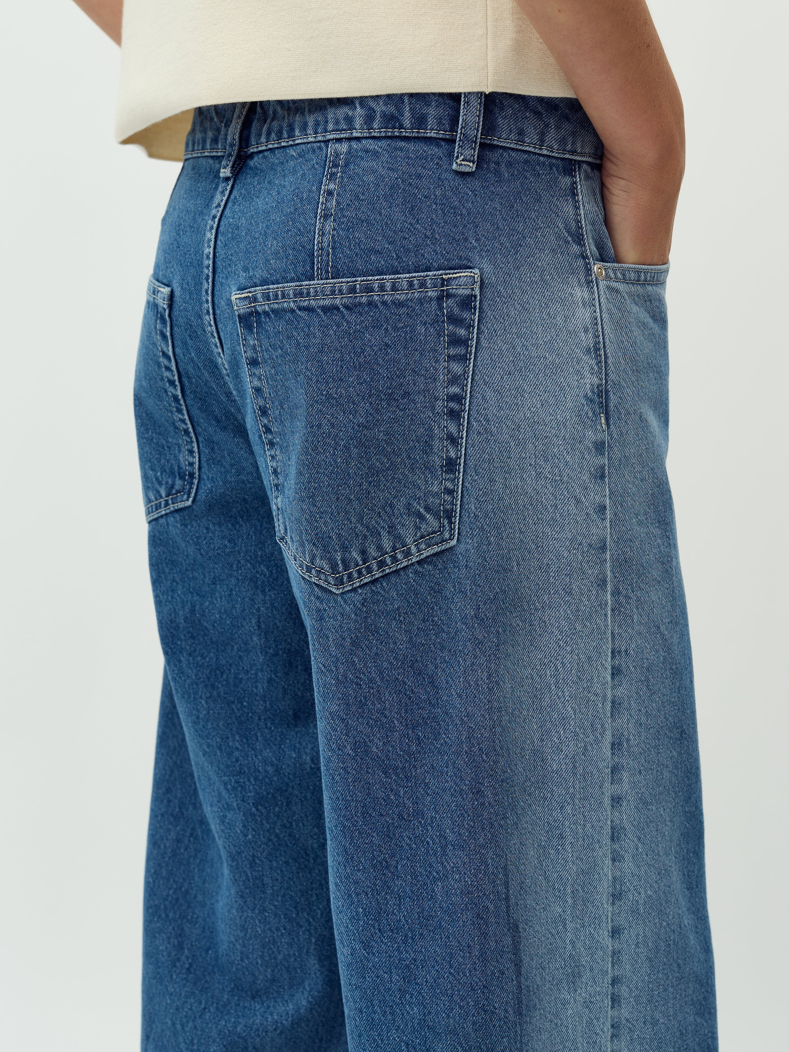 Pyras-M_Fading Denim Wash_Model_3