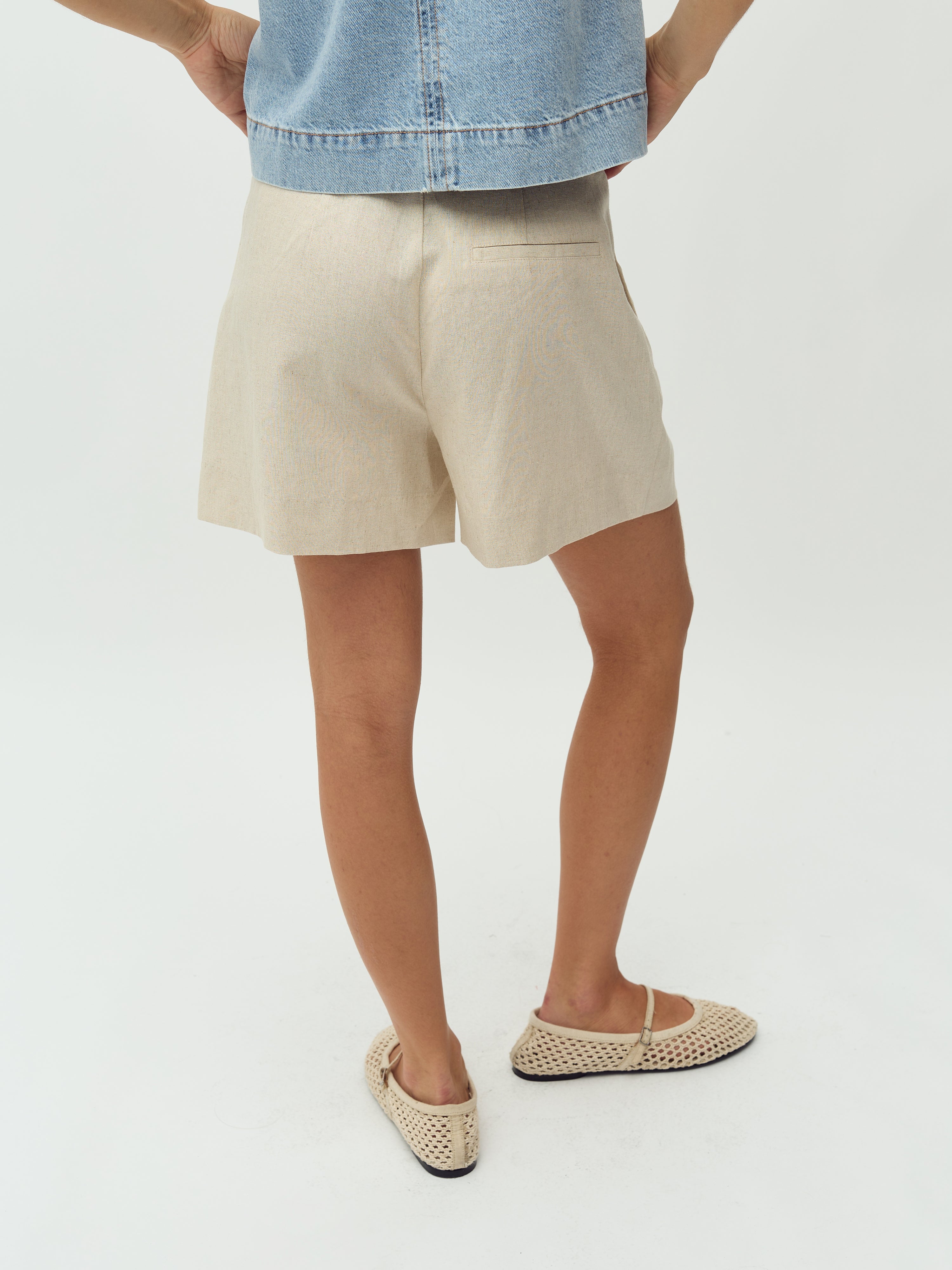 Cristiana-M_Natural Linen_Model_2