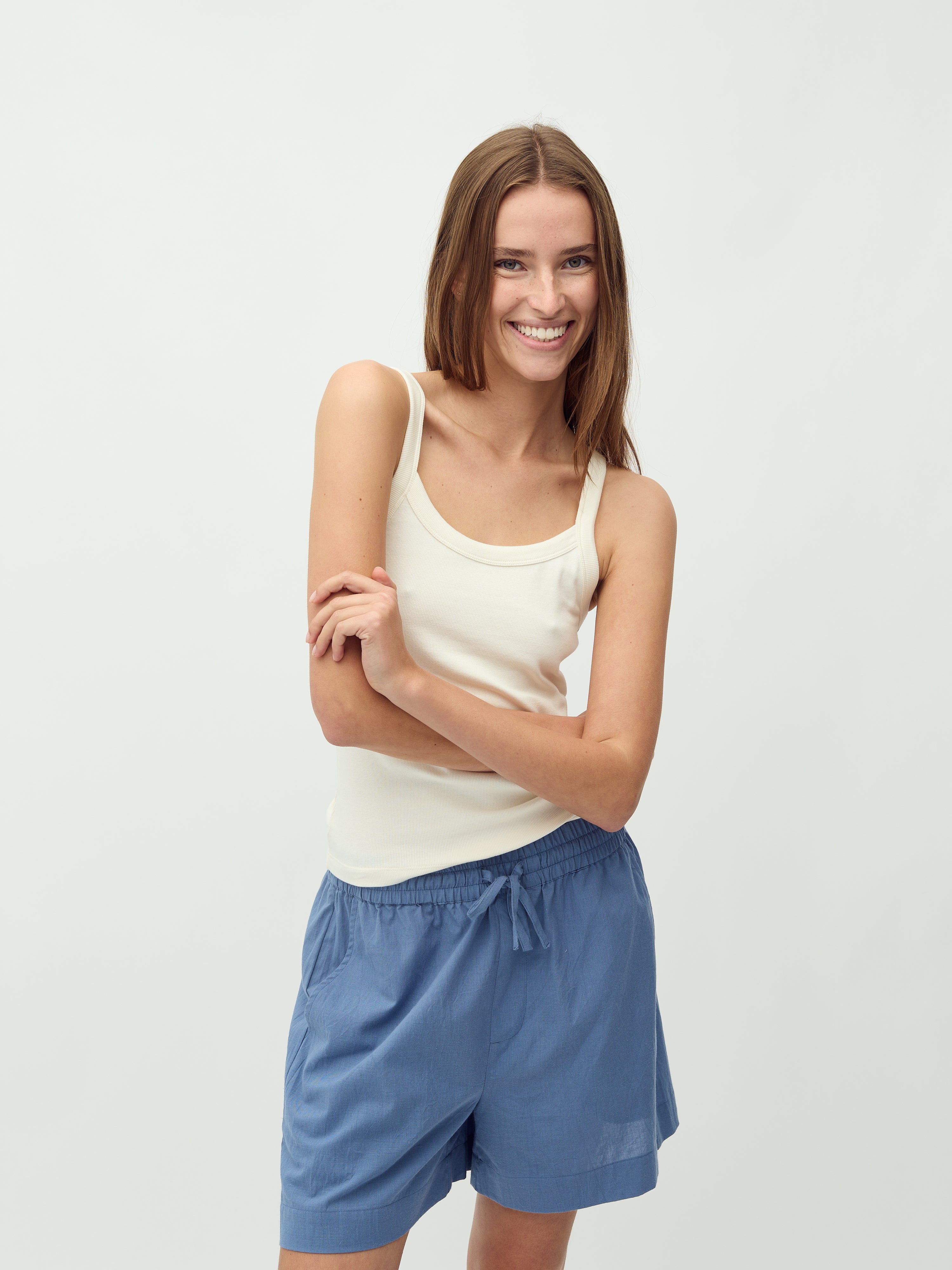 Essa-M_White_Model_3