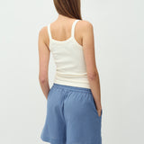 Essa-M_White_Model_4