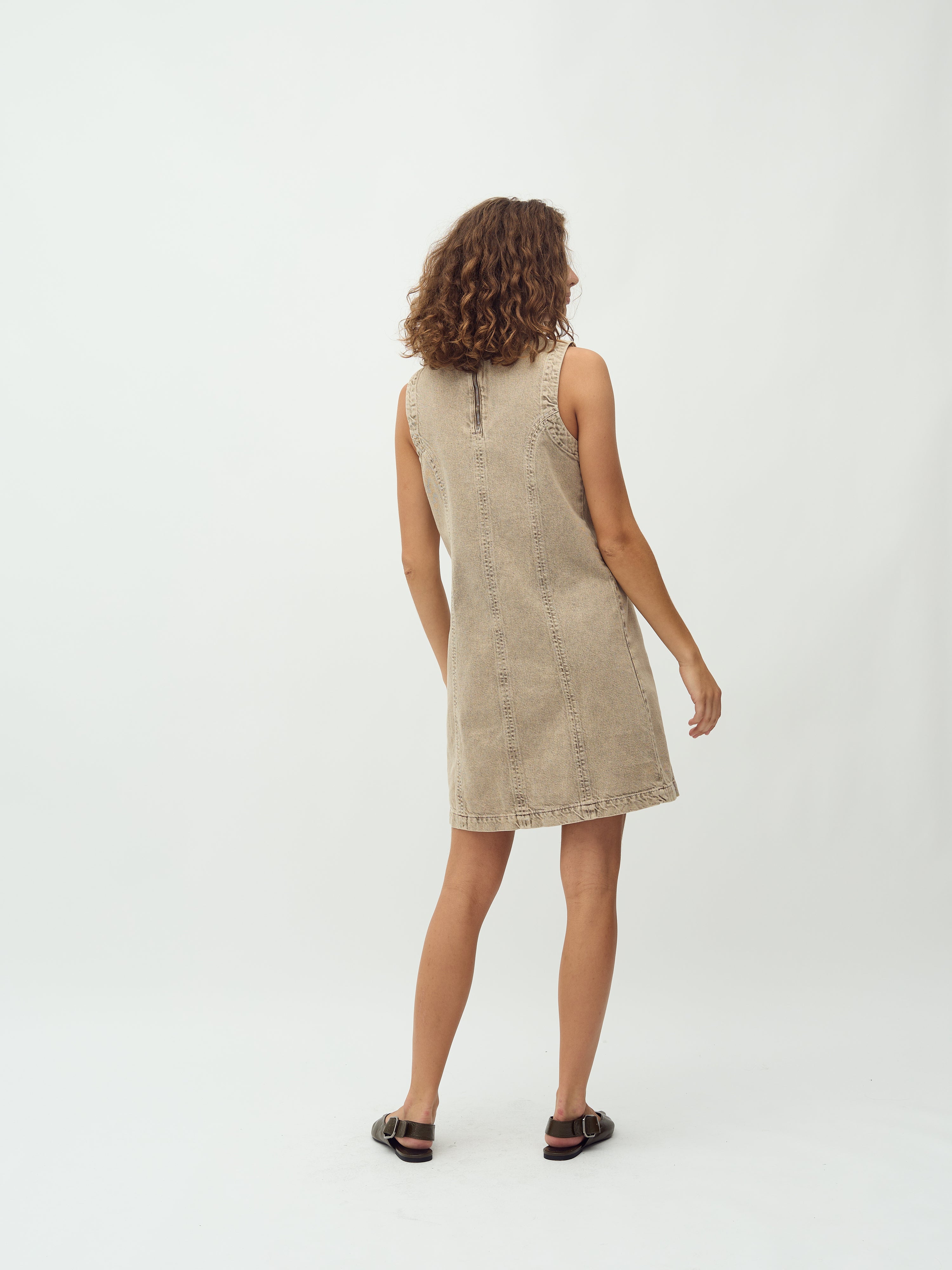 Tamita-M_Beige Washed Denim_Model_1