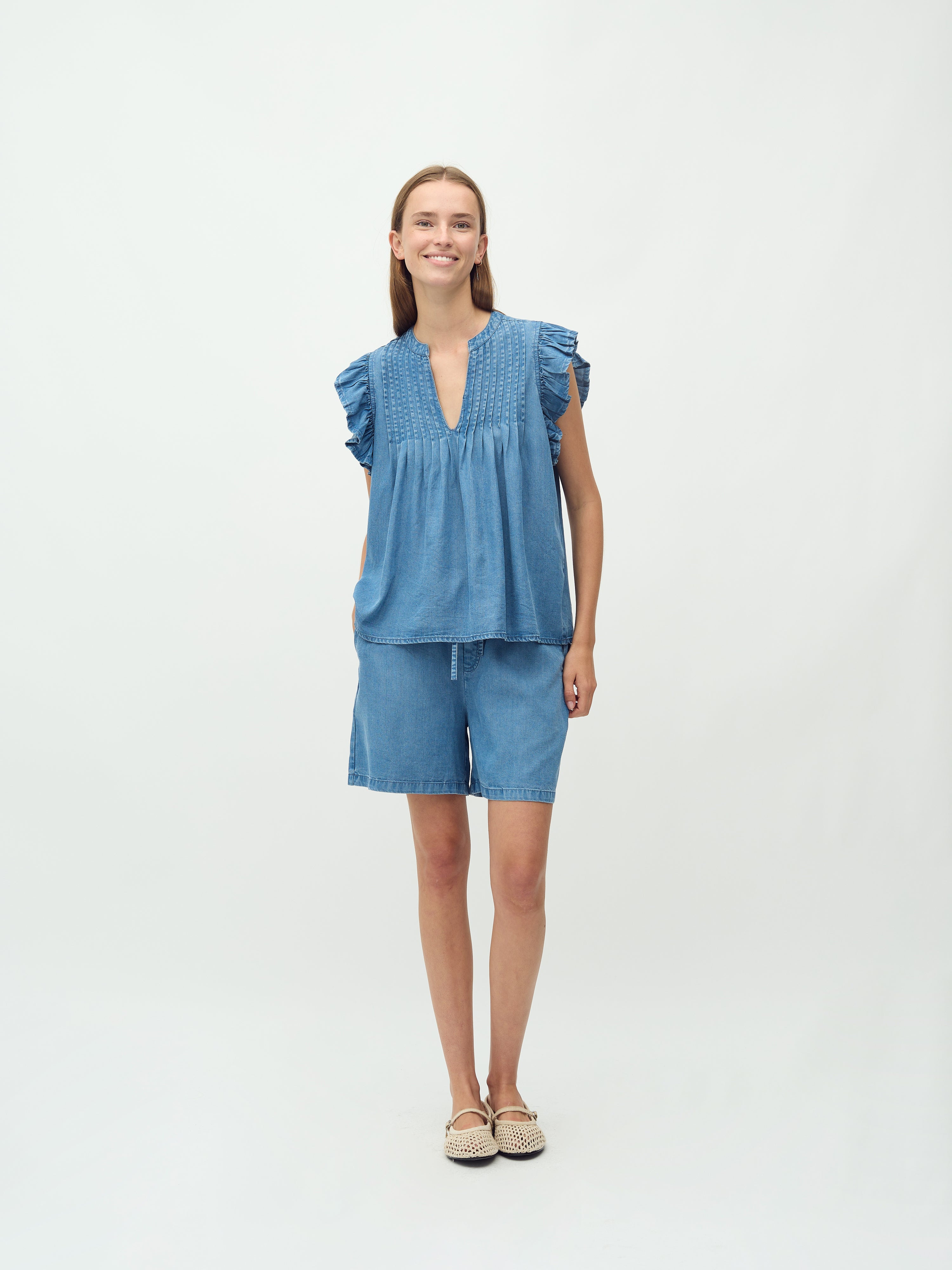 Gemala-M_Mid Vintage Wash_Model_0