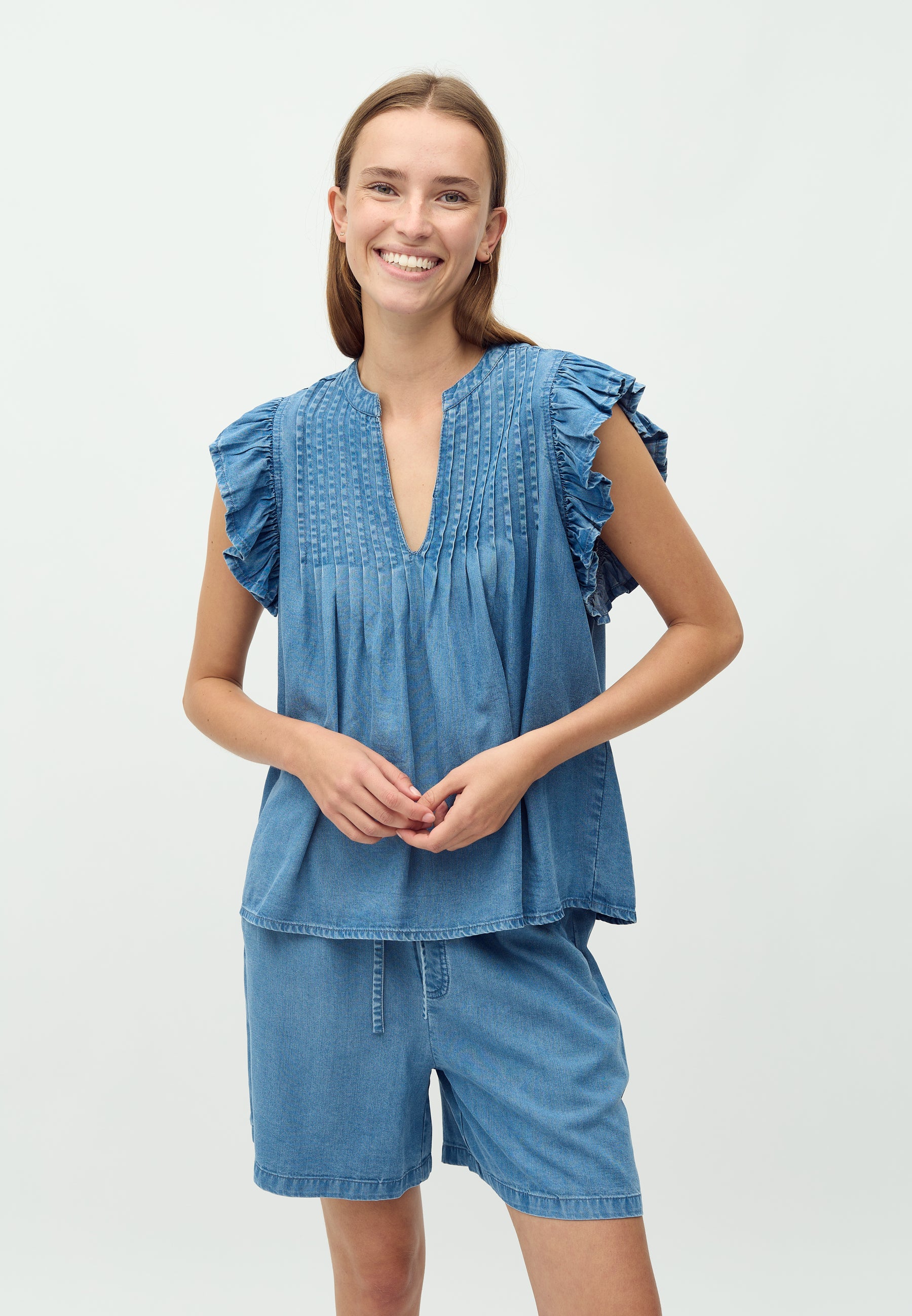 Gemala-M_Mid Vintage Wash_Model_1