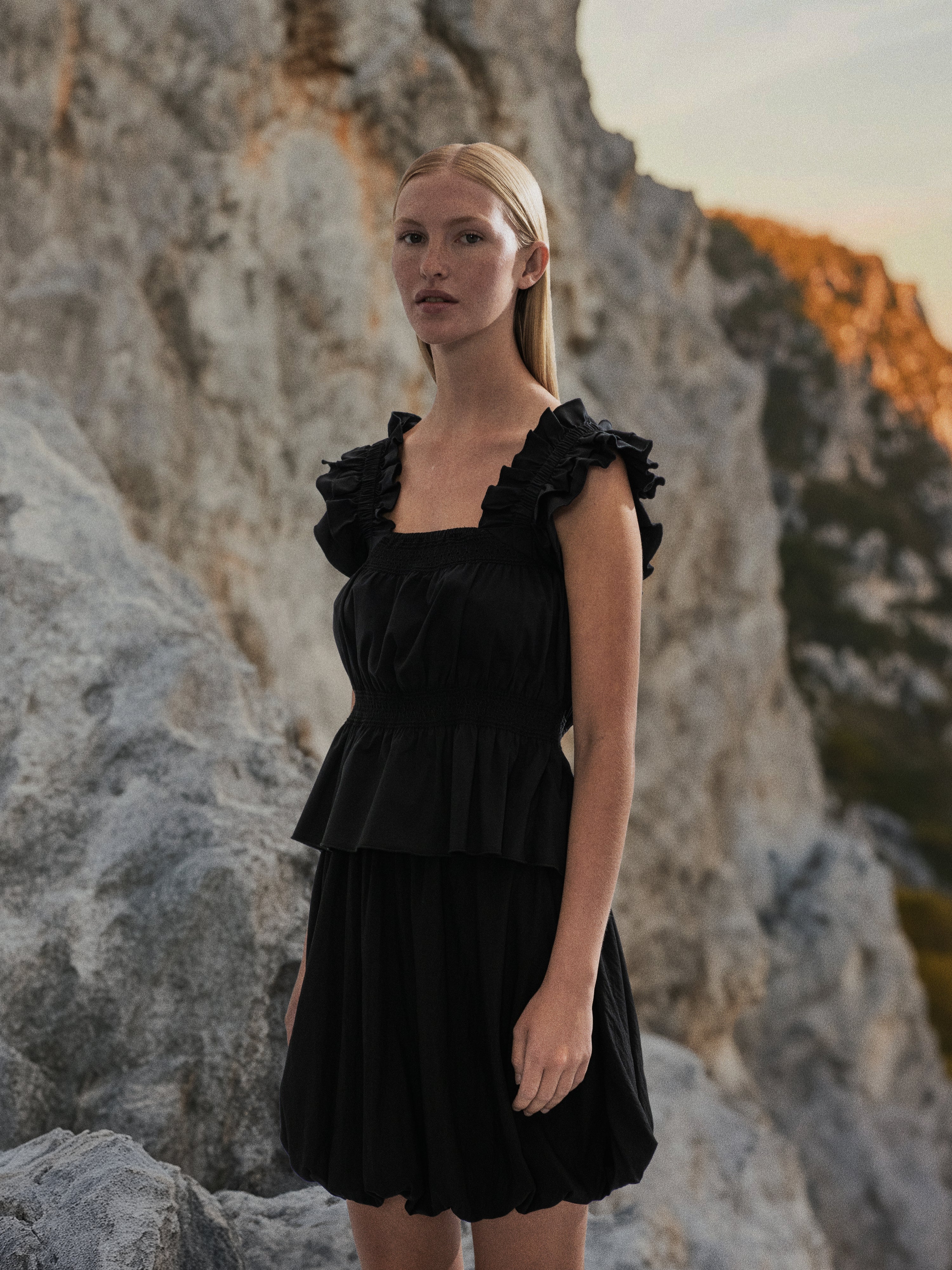 Sania-M_Black_Image_0