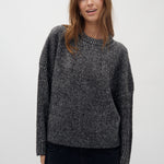 Gillian Contrast-M_Black Contrast_Model_0