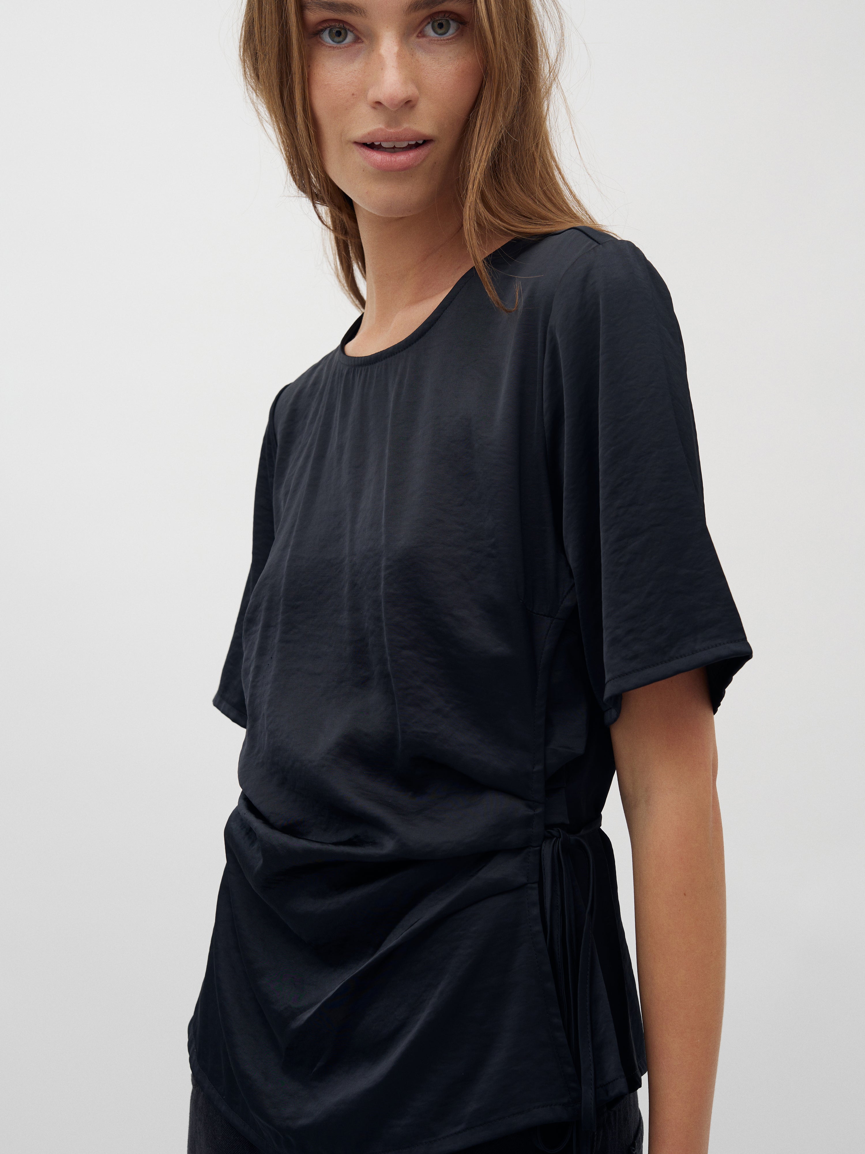 Kylar Short-M_Black_Model_1