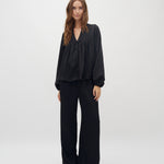 Maville-M_Black_Model_2