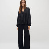 Maville-M_Black_Model_2