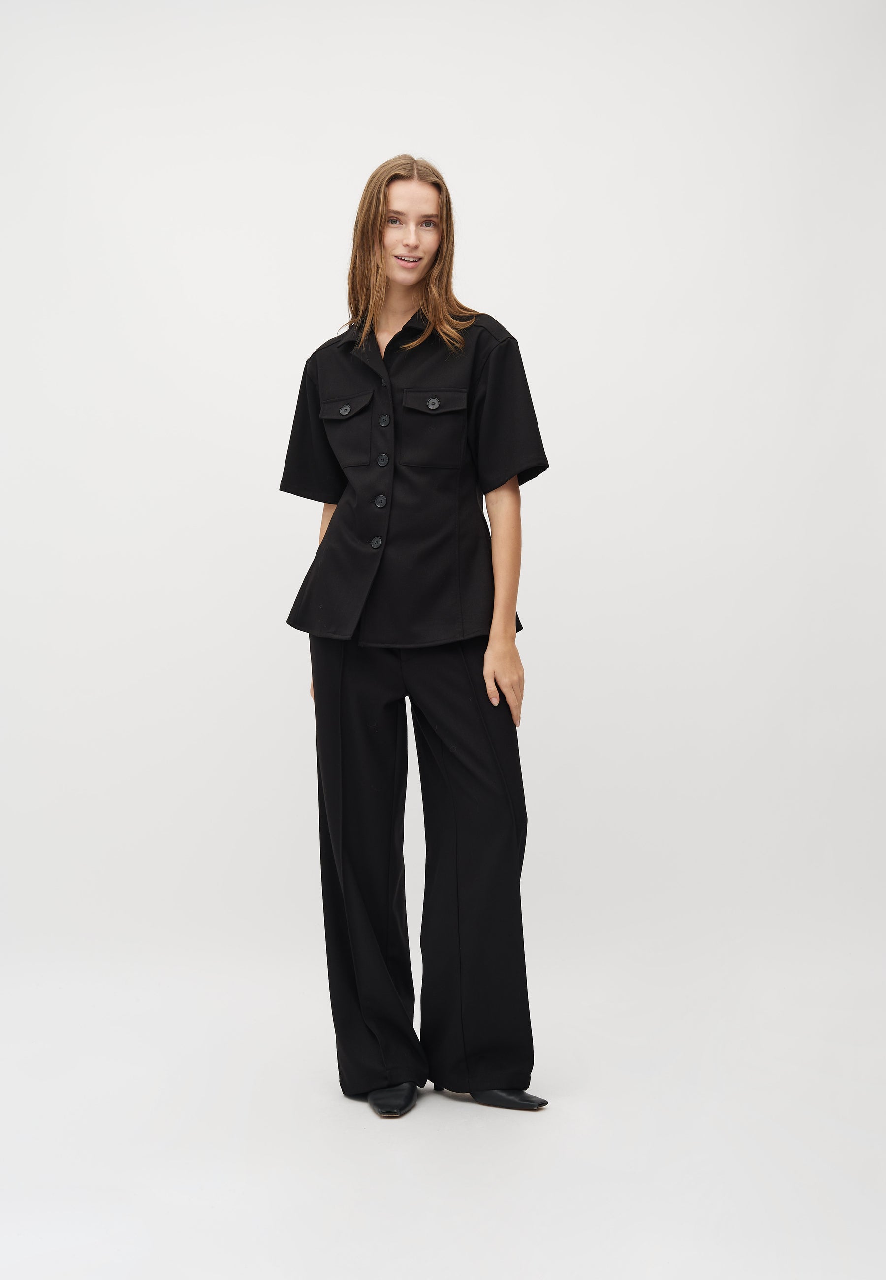 Peplina-M_Black_Model_3
