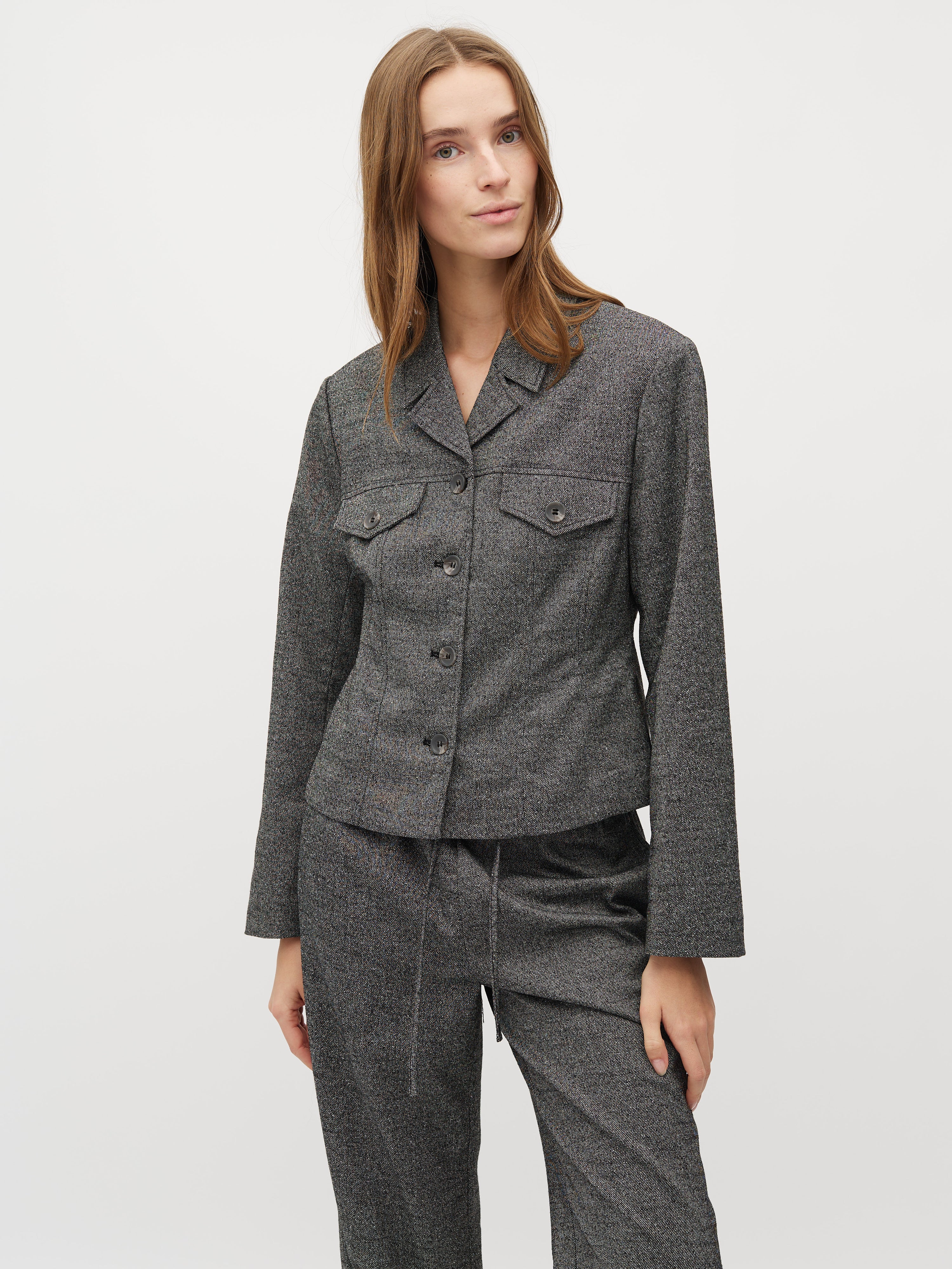 Fergi-M_Charcoal Melange_Model_0