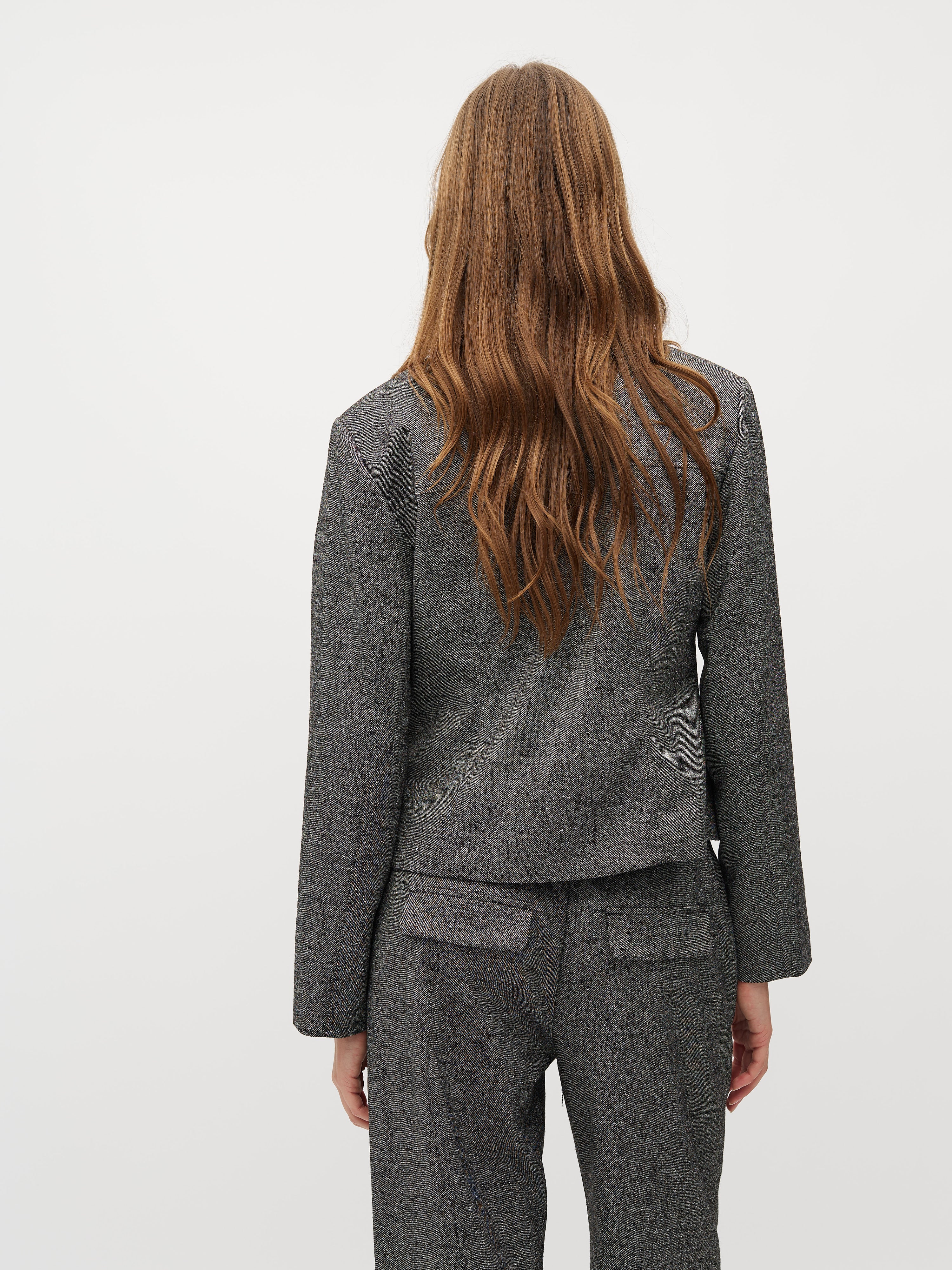 Fergi-M_Charcoal Melange_Model_2