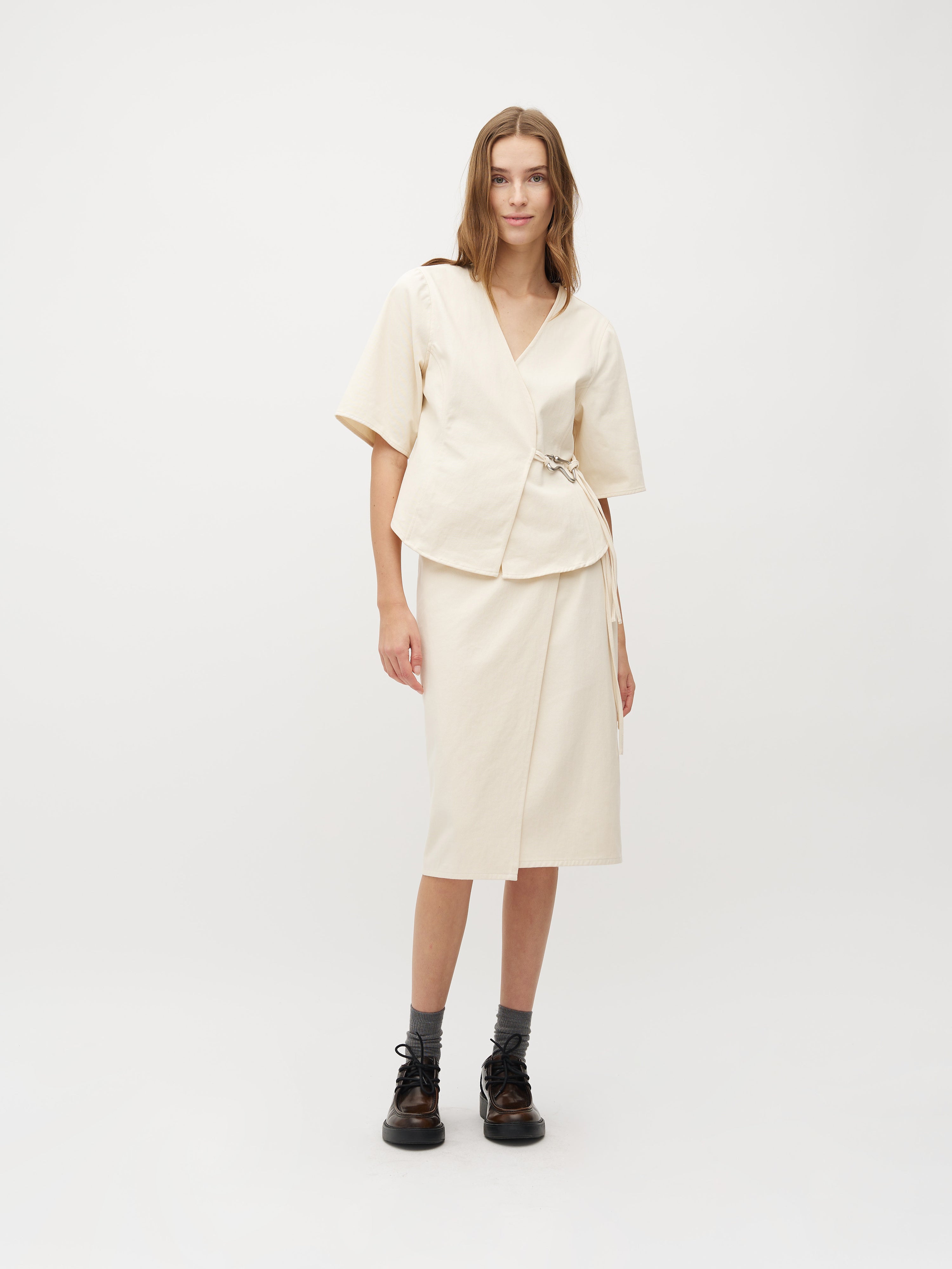 Macha-M_Ecru_Model_3