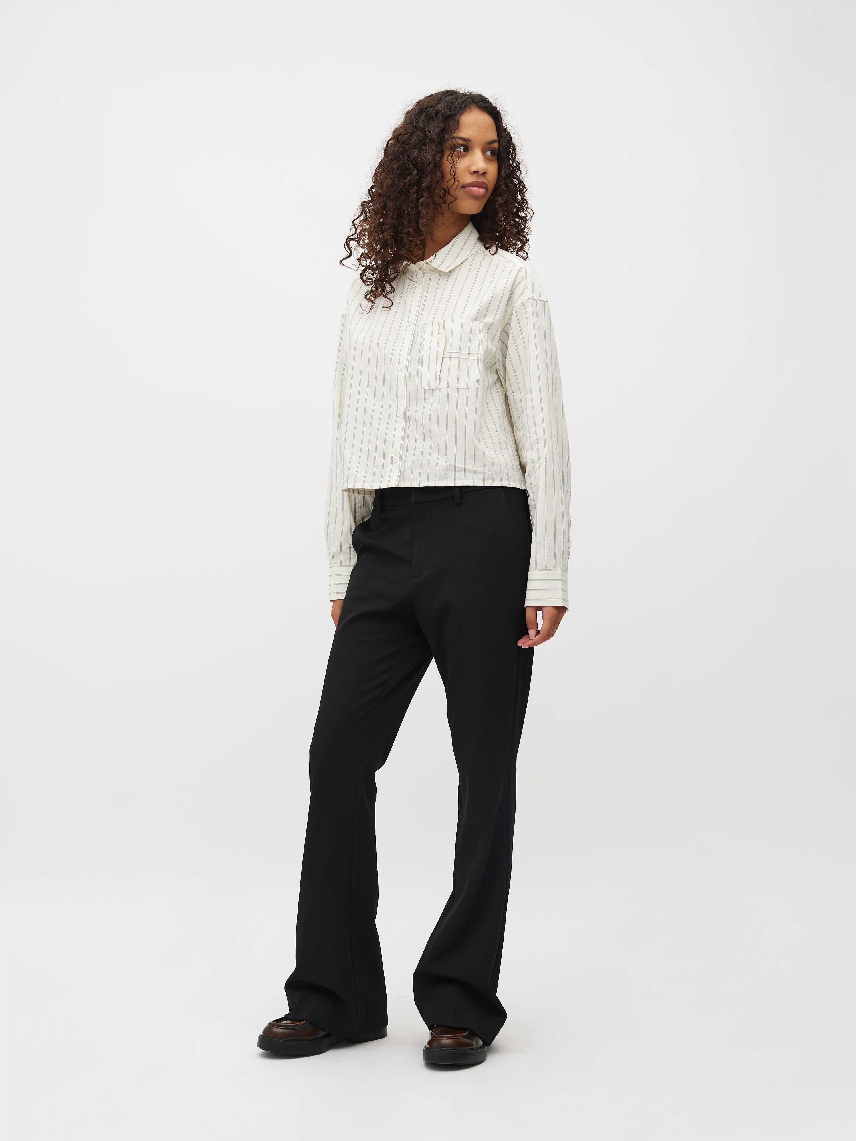 Emmelia-M_Maliva Placid Blue Stripe_Model_3