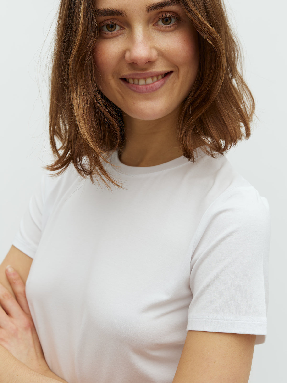 Julie-M_Optical White_Model_1