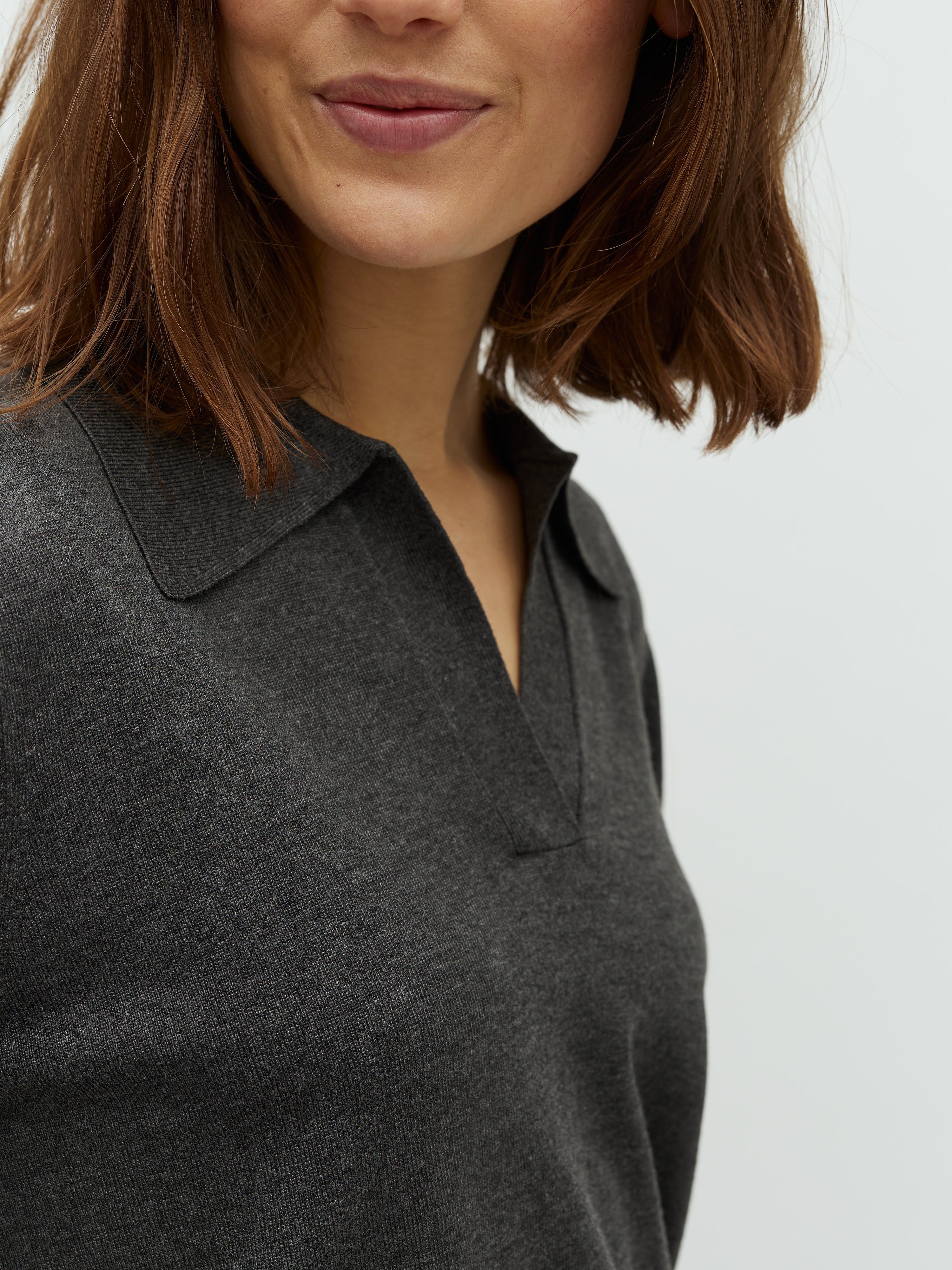 Sika-M_Dark Grey Melange_Model_1