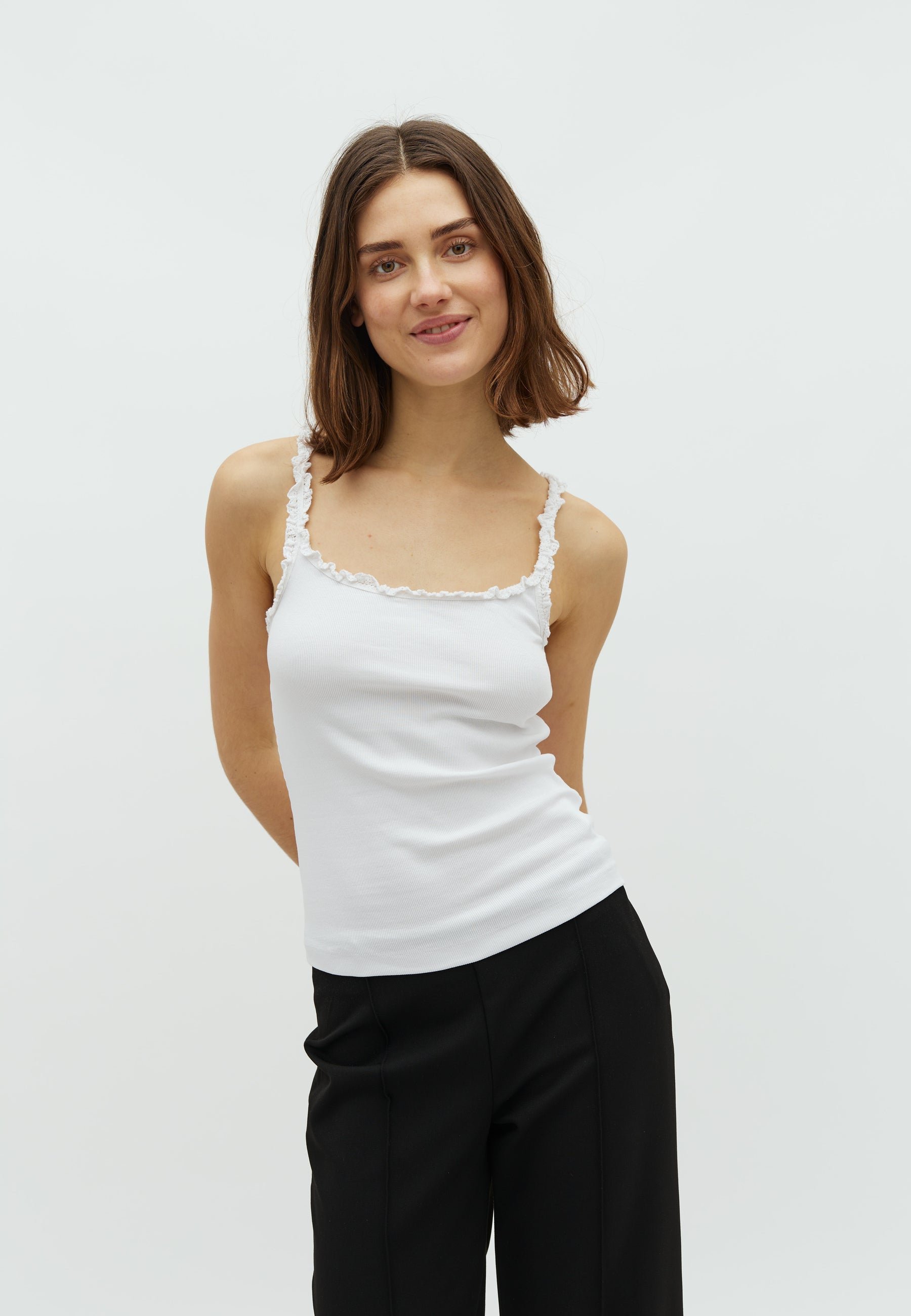 Elinea-M_White_Model_0