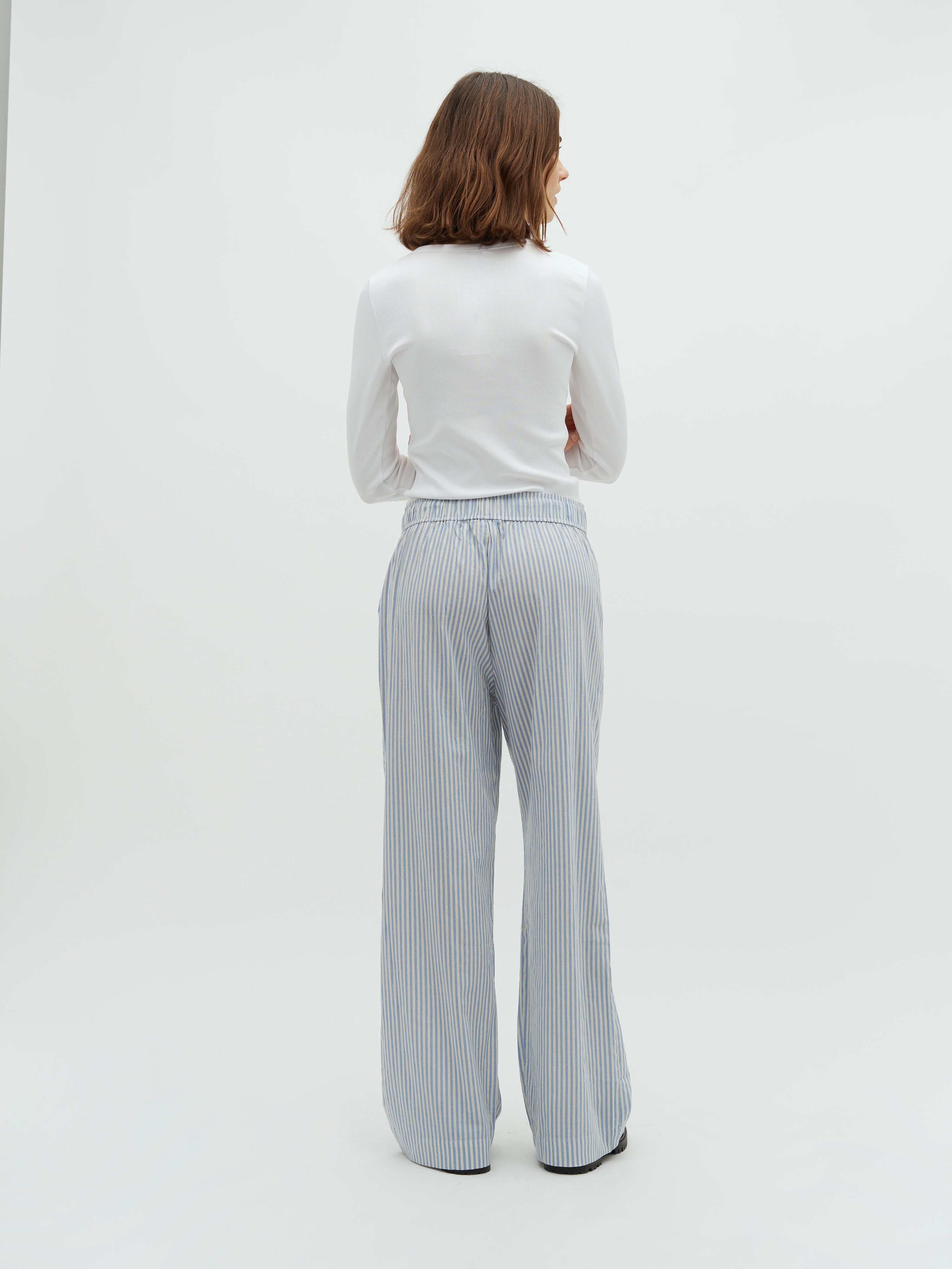 Grasielle-M_Blue Sugar Stripe_Model_2