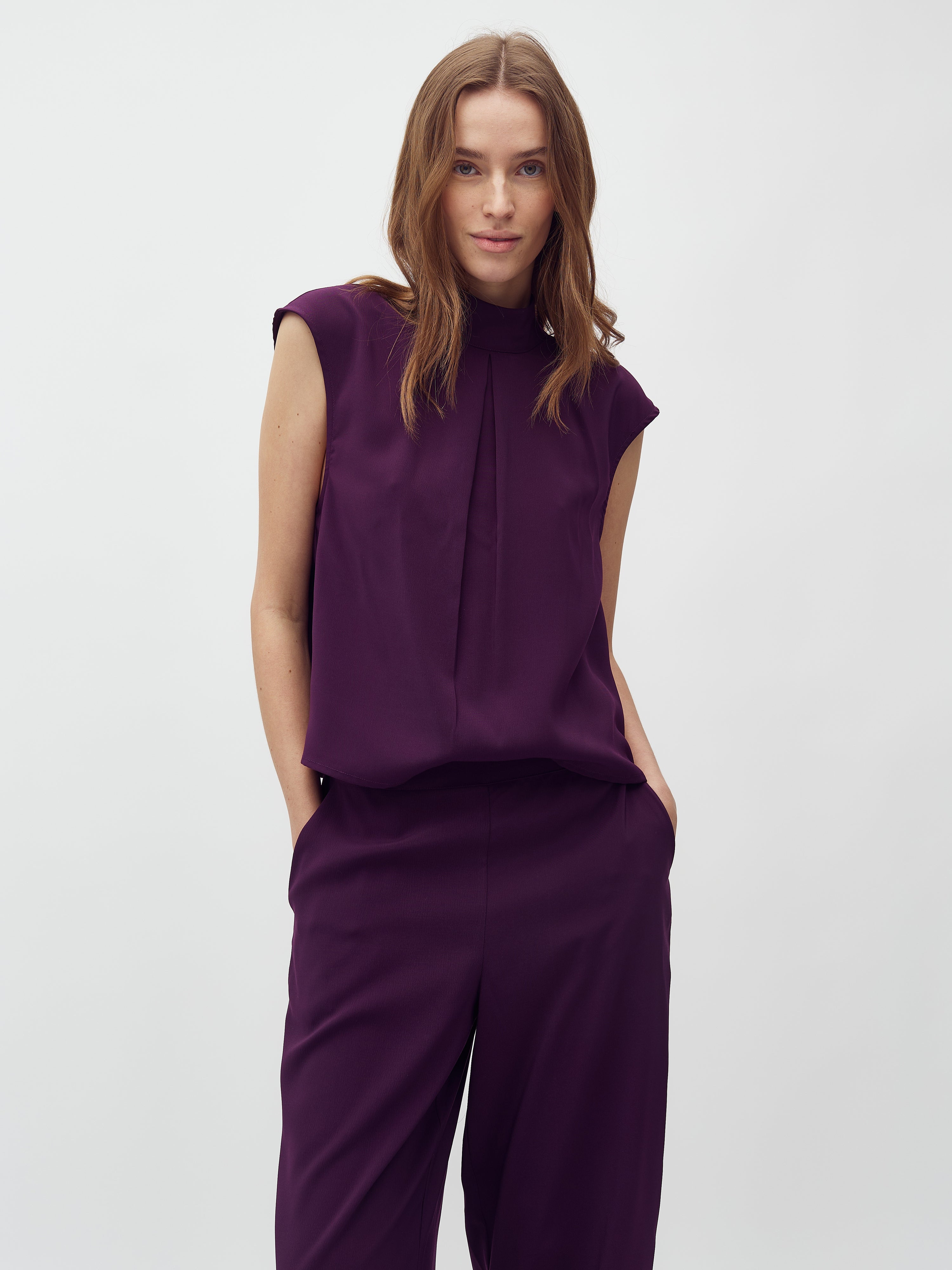 Maaja-M_Blackberry Wine_Model_3