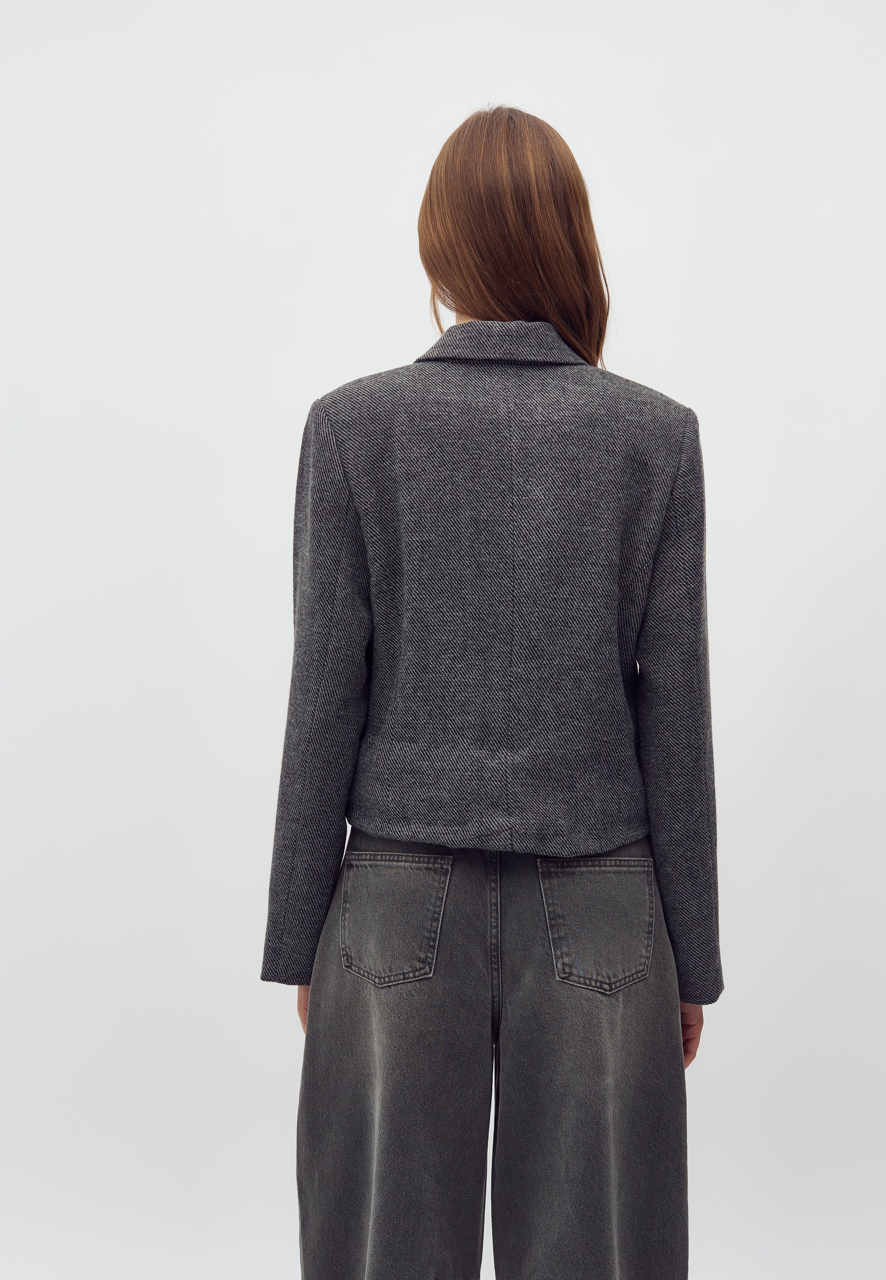 Iva-M_Black Twill_Model_2