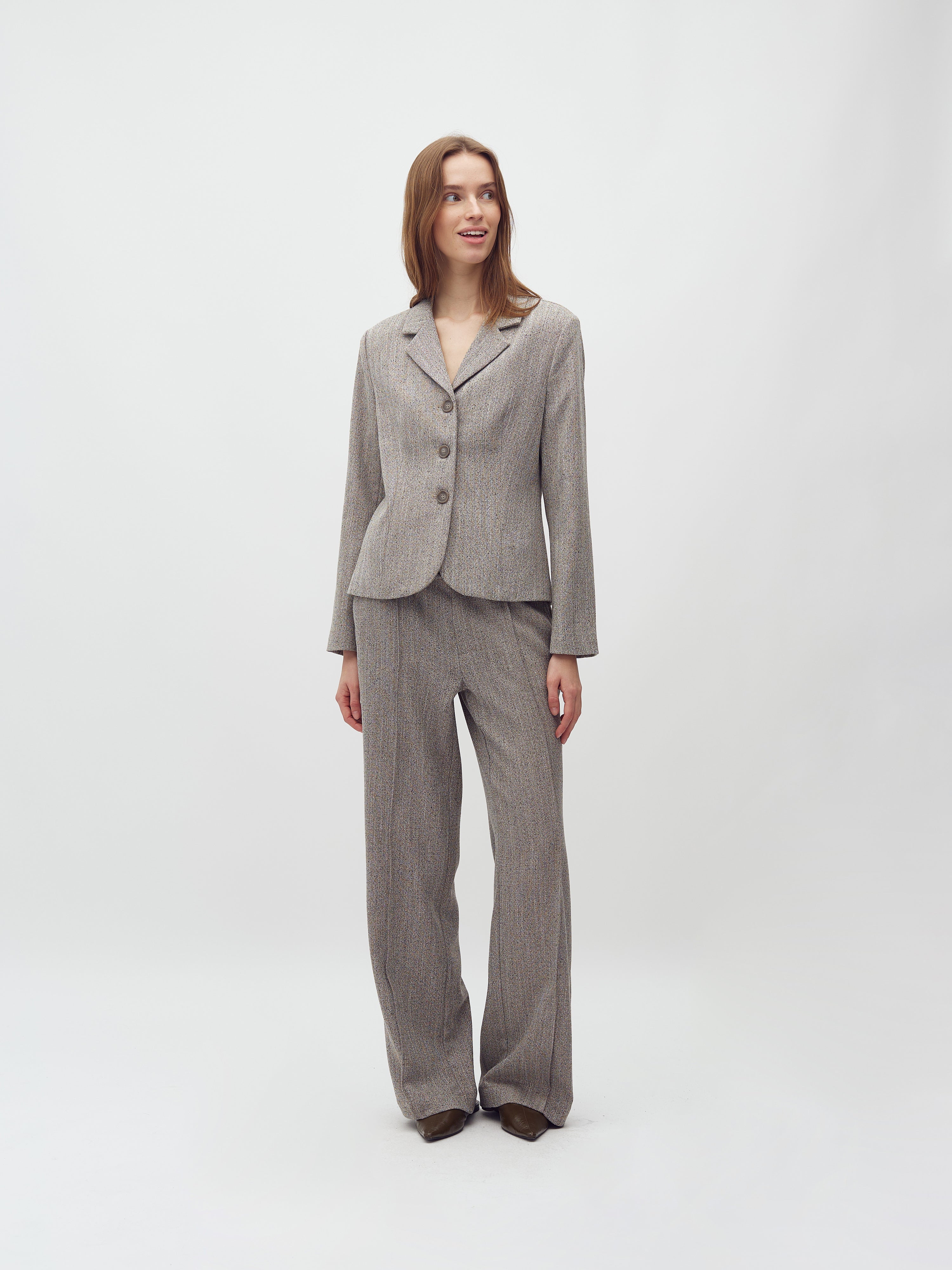 Niona-M_Pepper Grey Melange_Model_3