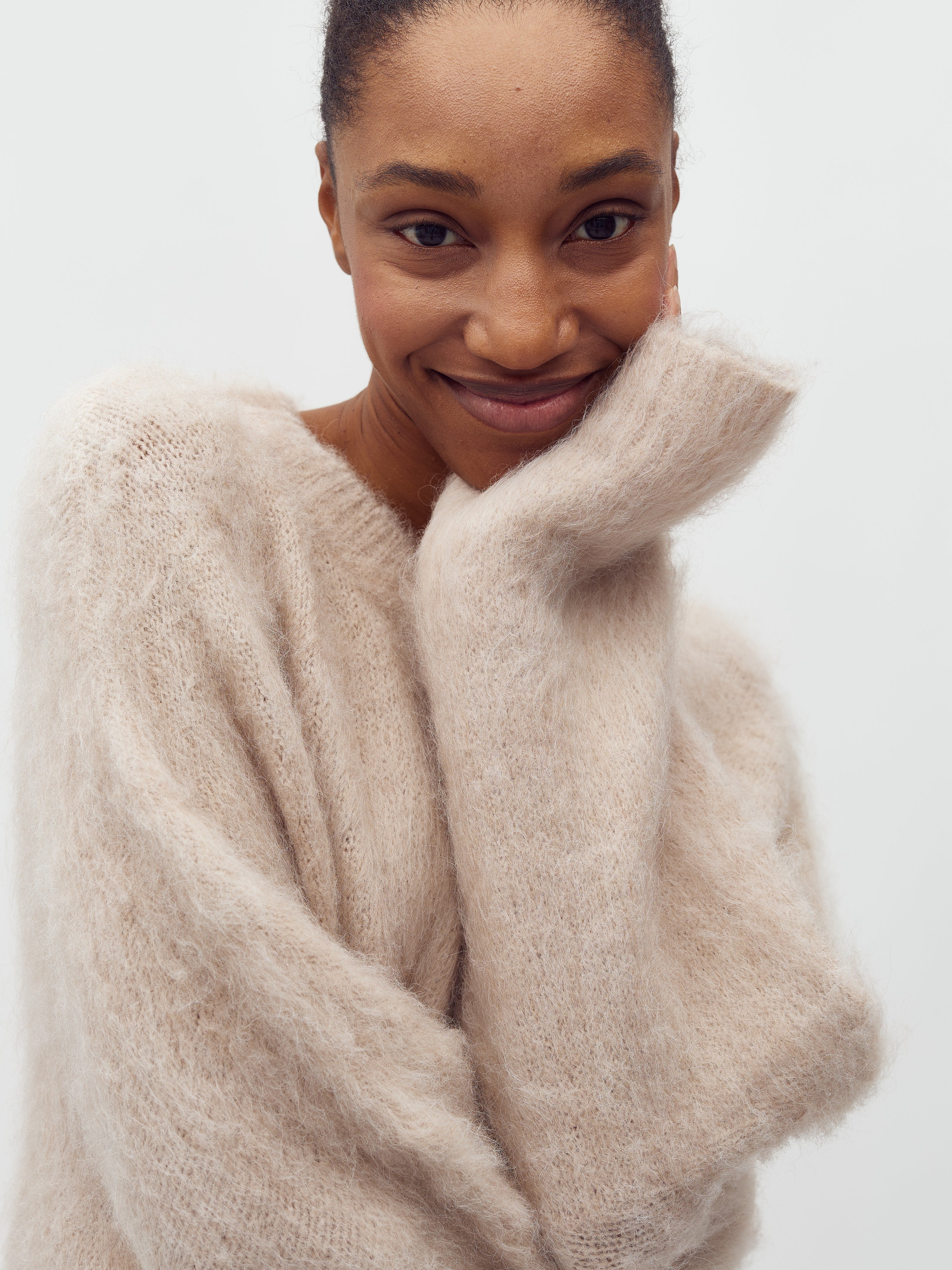 Gillis-M_Light Beige_Model_1