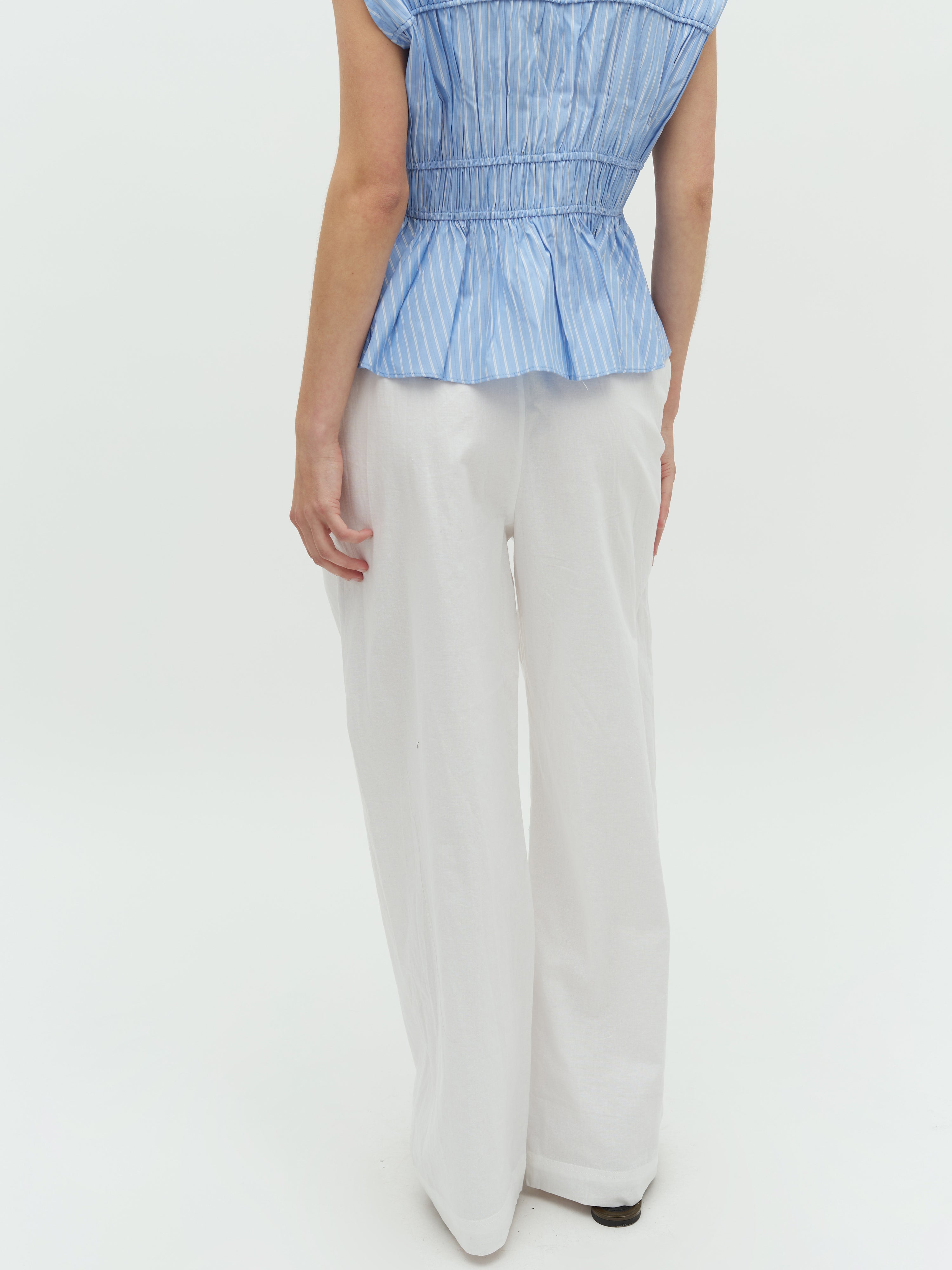 Grasielle-M_White_Model_2