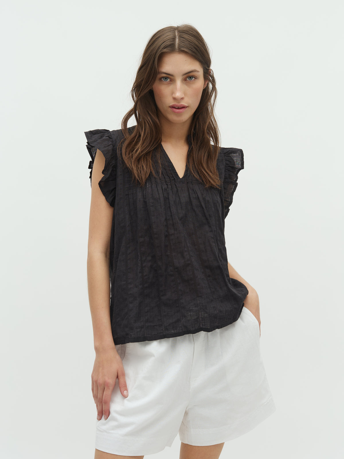 Gemala-M_Black_Model_0